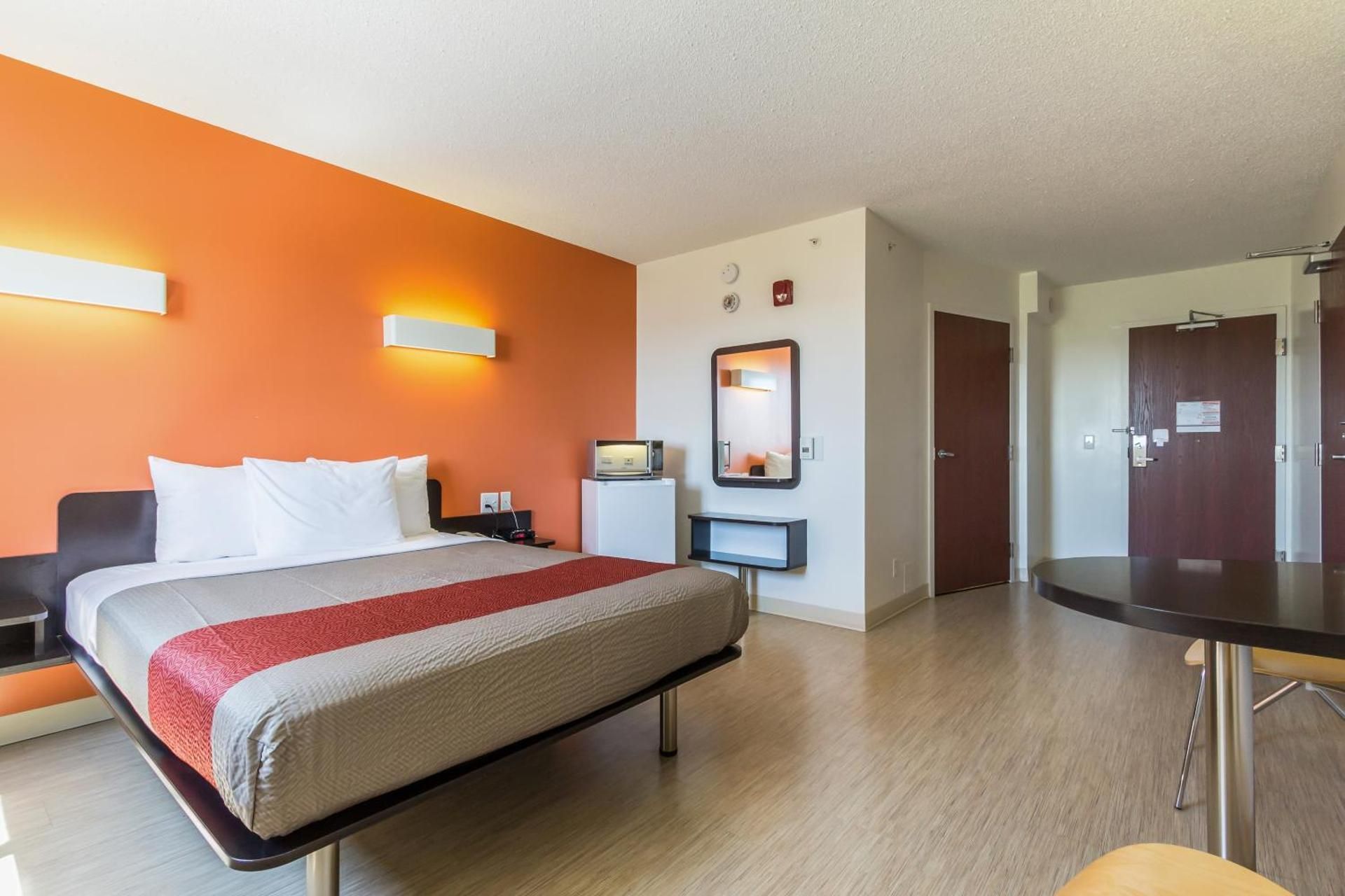 Queen Room - Disability Access - Roll in Shower
