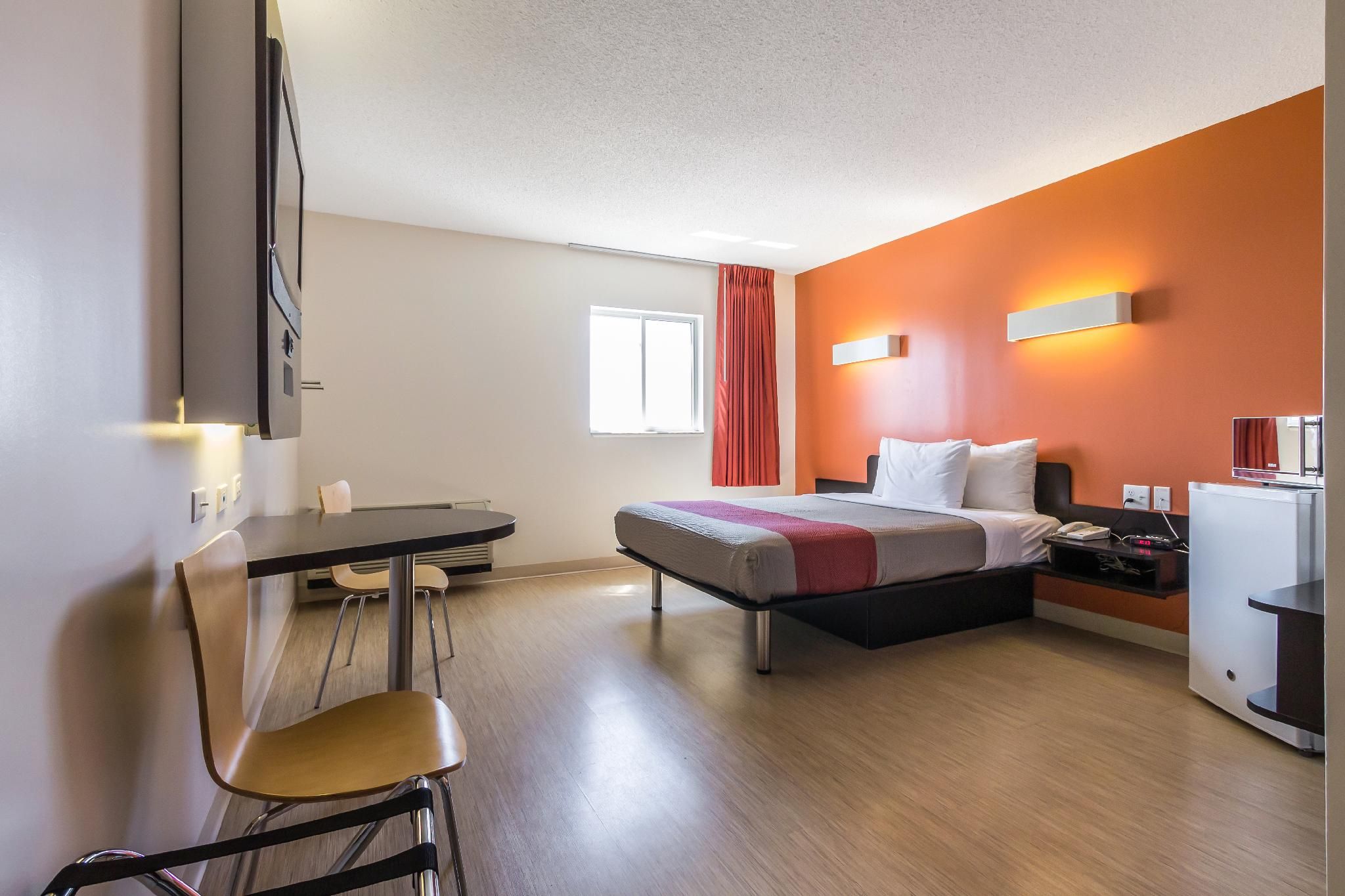 1 Queen Bed | Non-Smoking