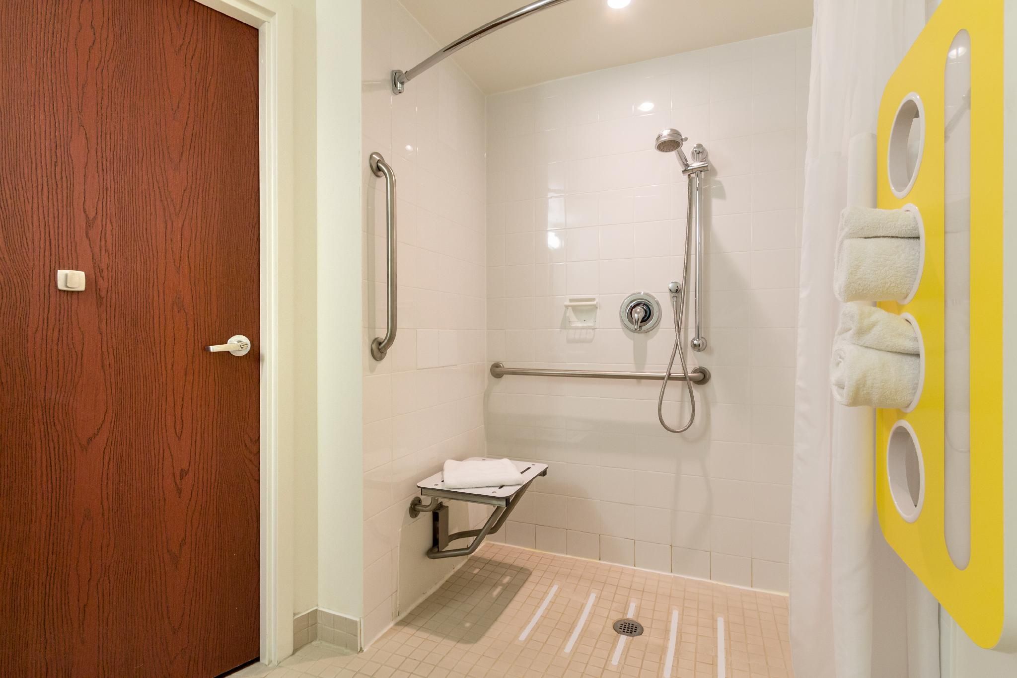 1 Queen Bed | Non-Smoking