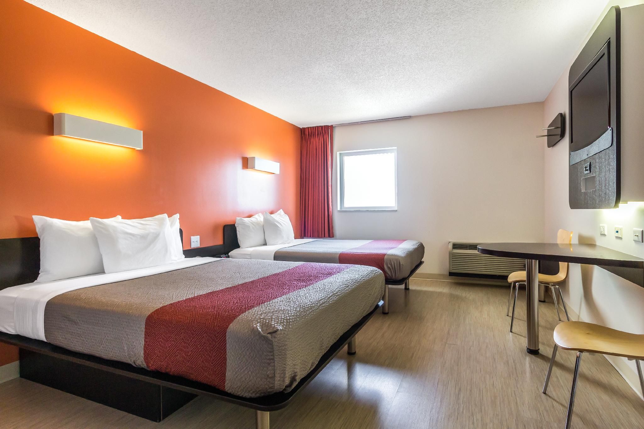 2 Queen Beds | Non-Smoking, Kitchen