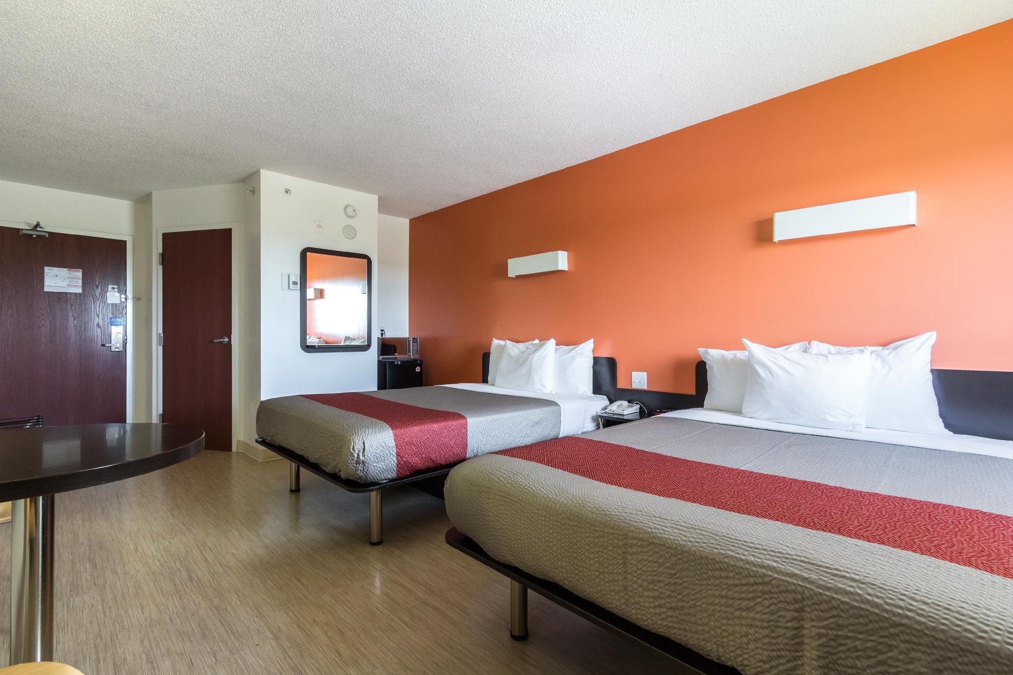 2 Queen Beds | Non-Smoking, Kitchen