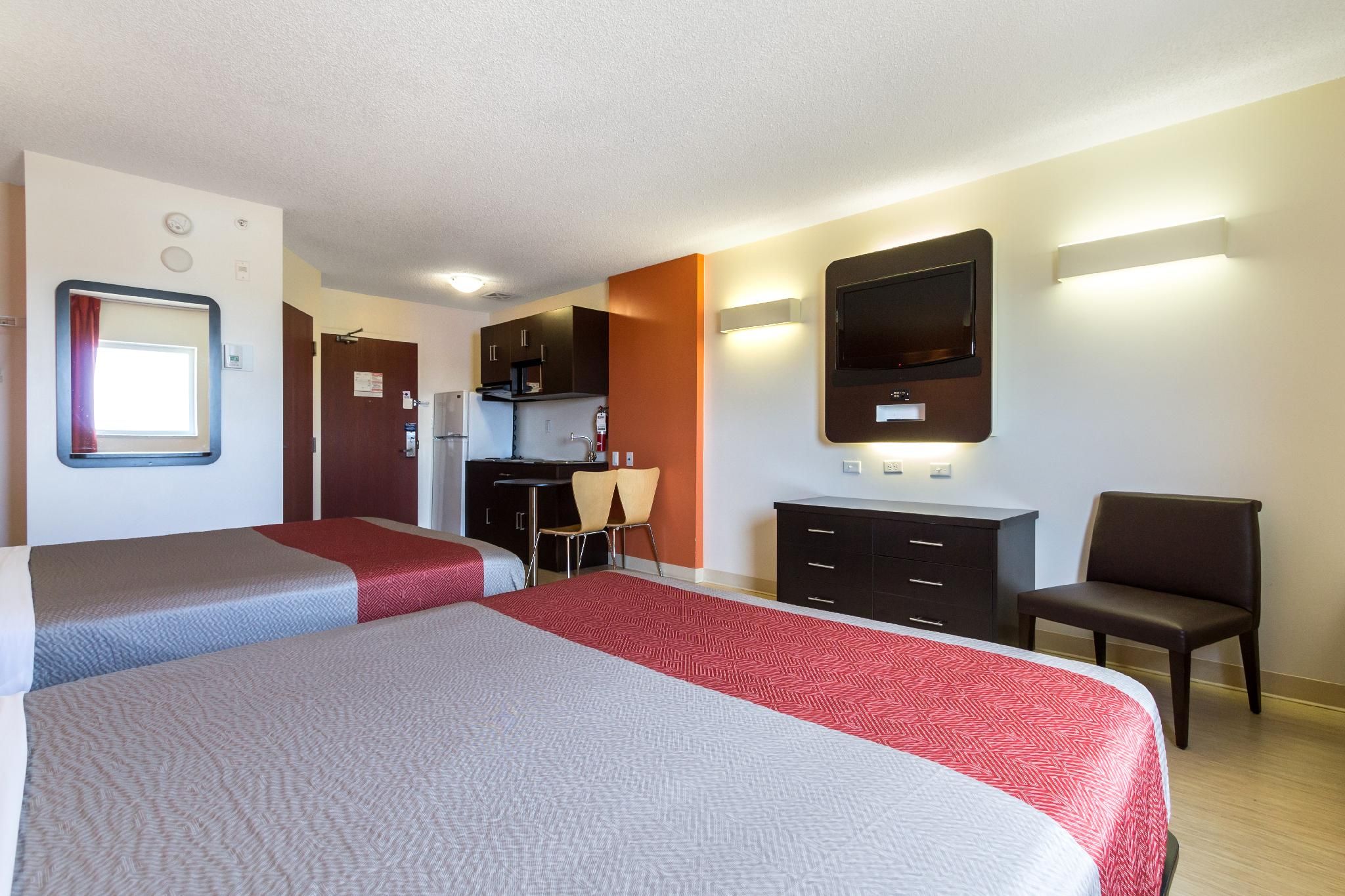 Motel 6 Kingston, ON 2 Queen Beds | Non-Smoking