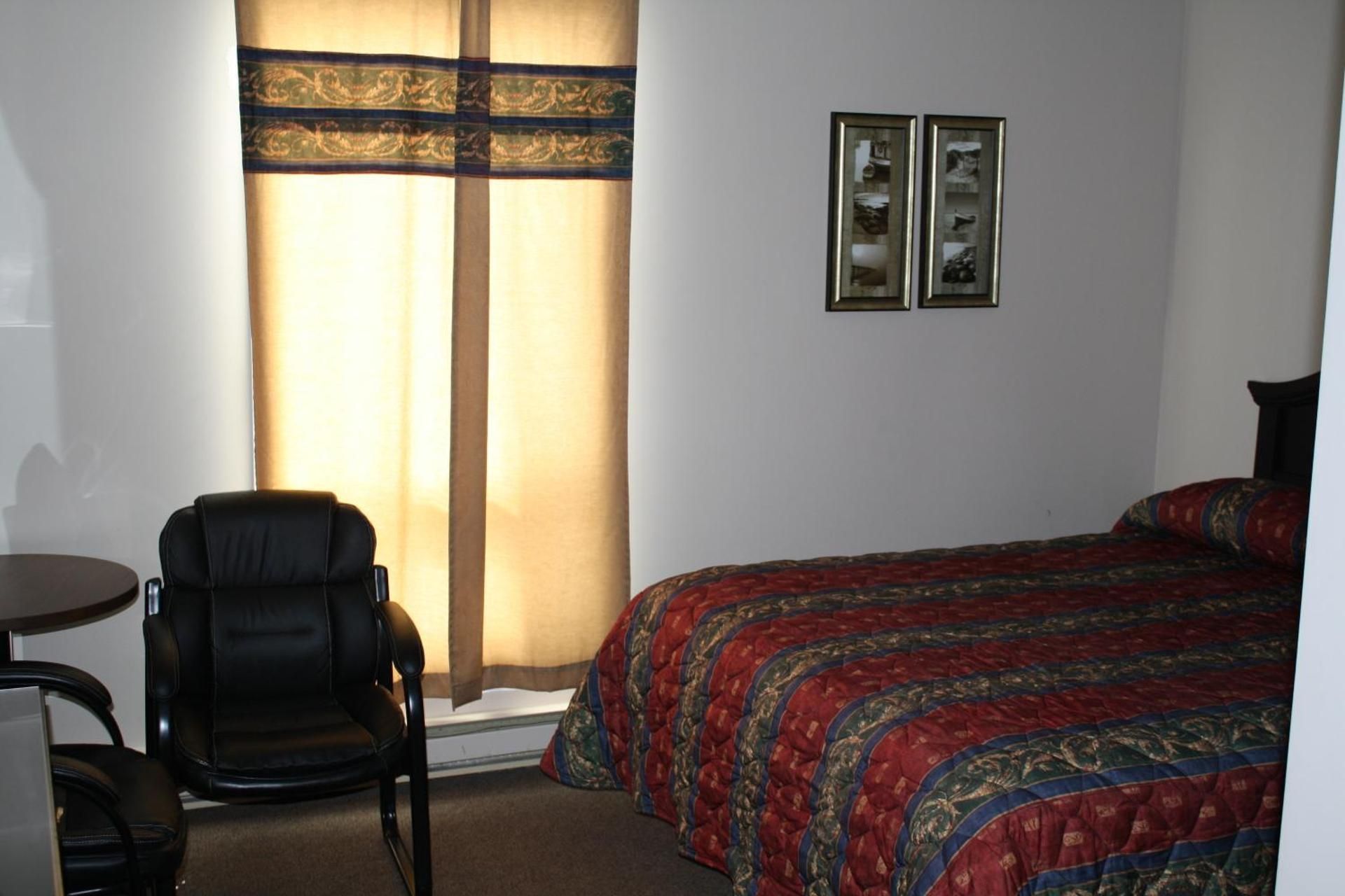 Standard Queen Room