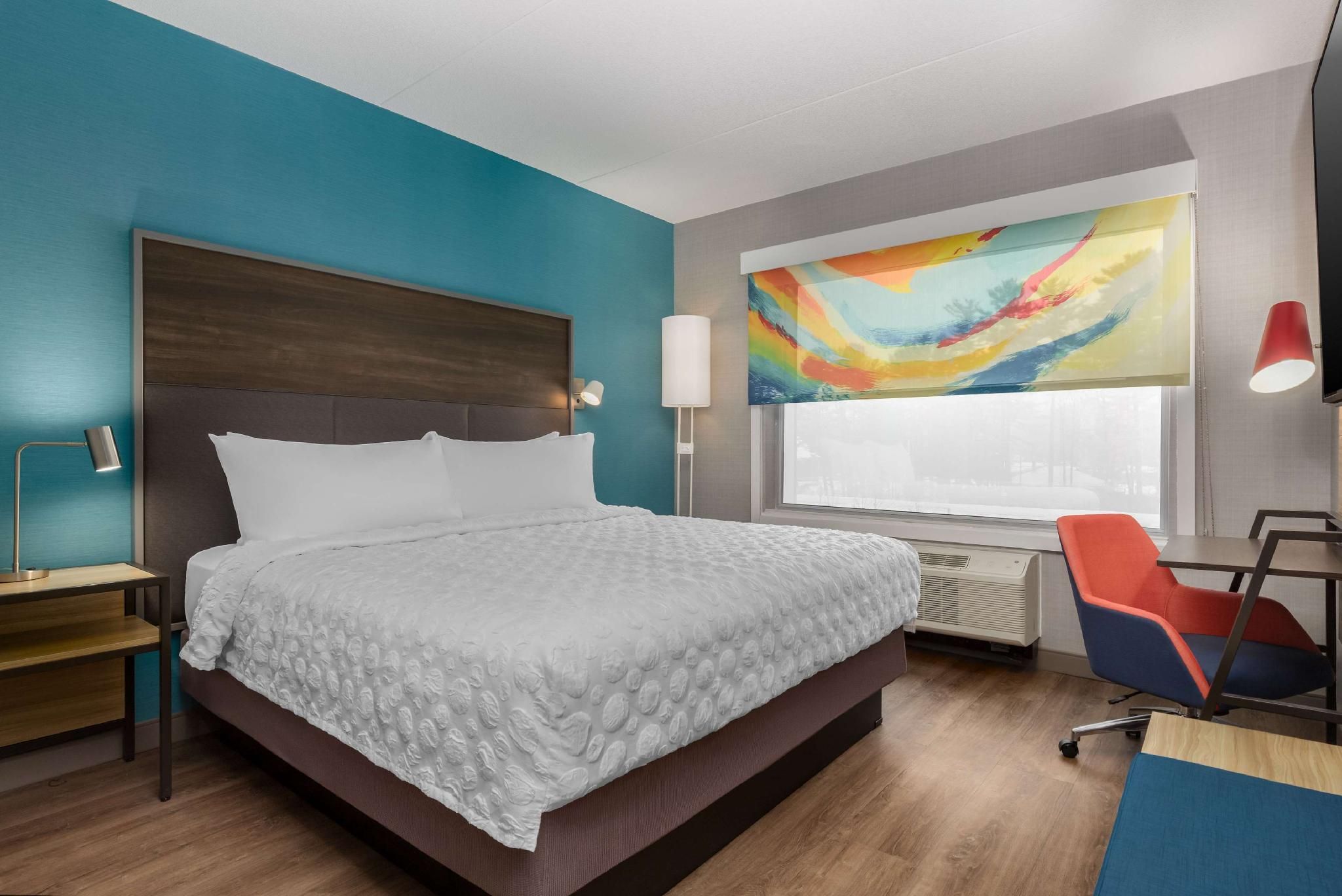 1 King Bed W/ Walk In Shower