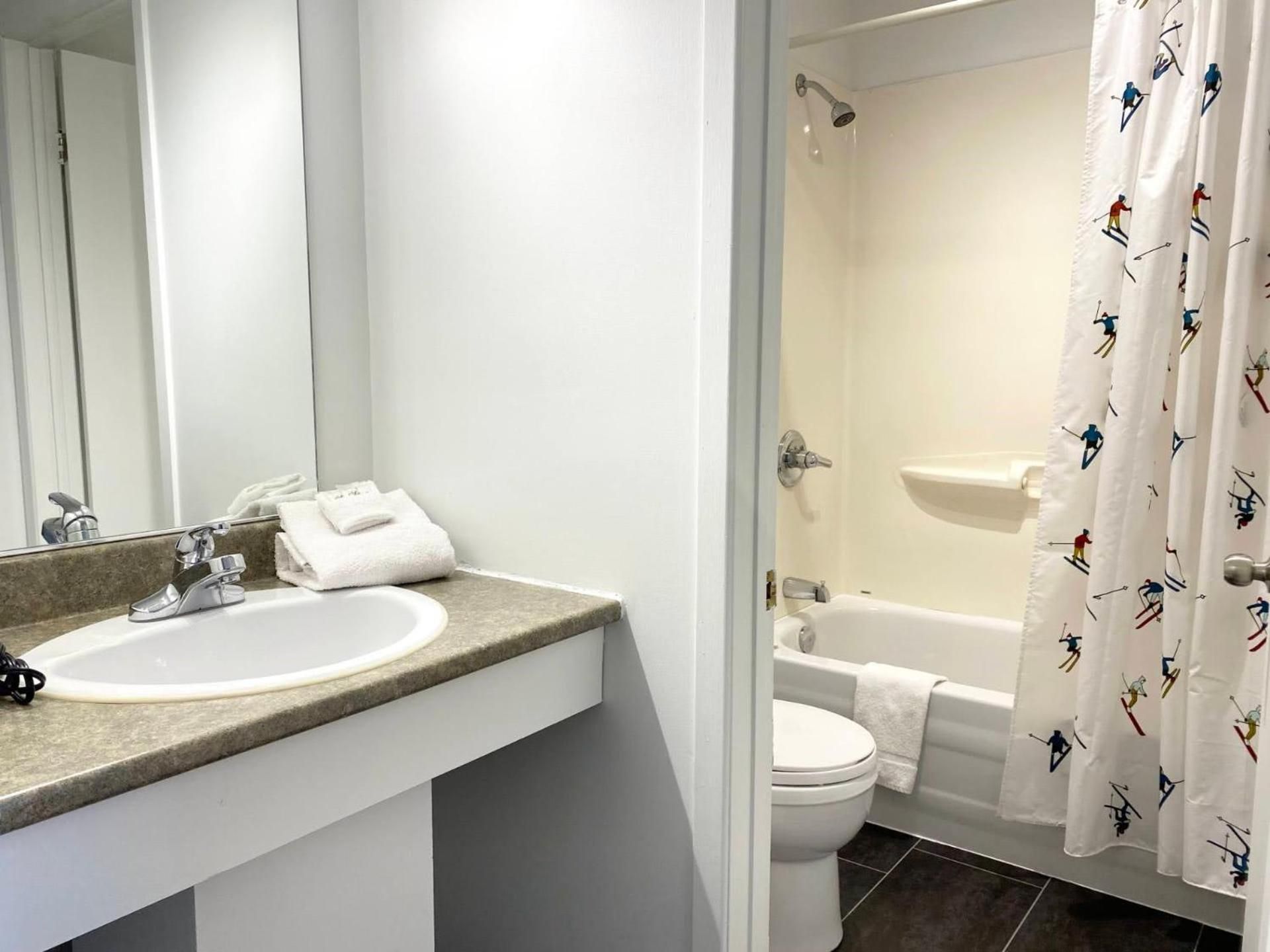 Montmorency Plus One Bedroom, Air Conditioner