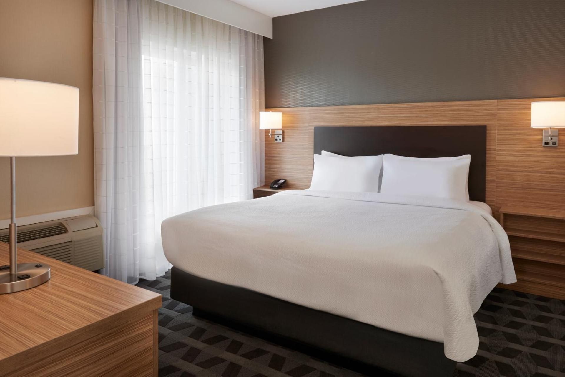 1 Bedroom Suite, 1 King, Sofa bed