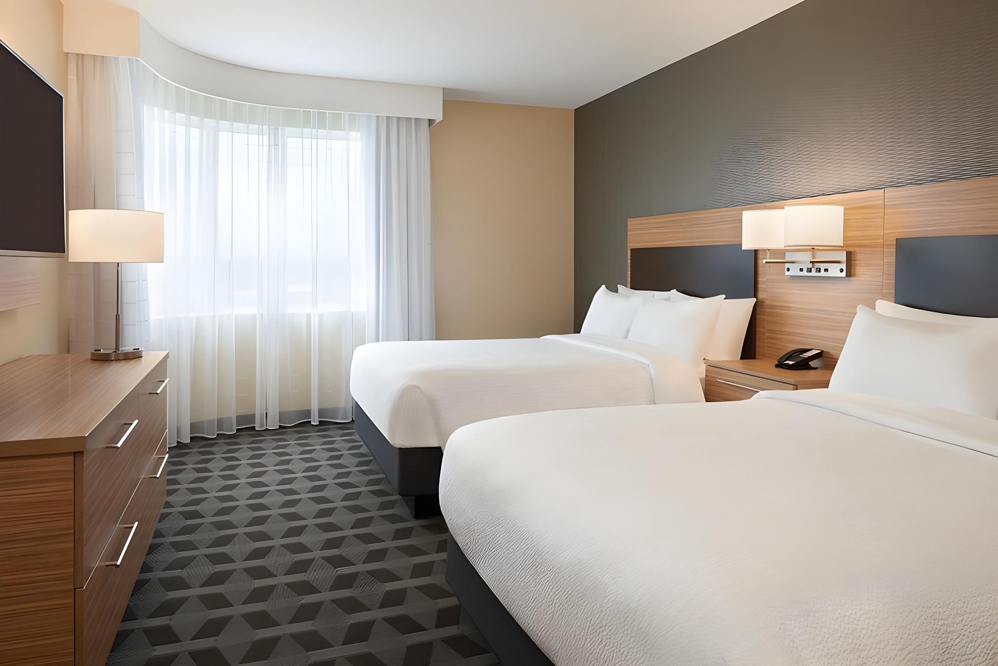 1 Bedroom Suite, 2 Queen, Sofa Bed, Balcony