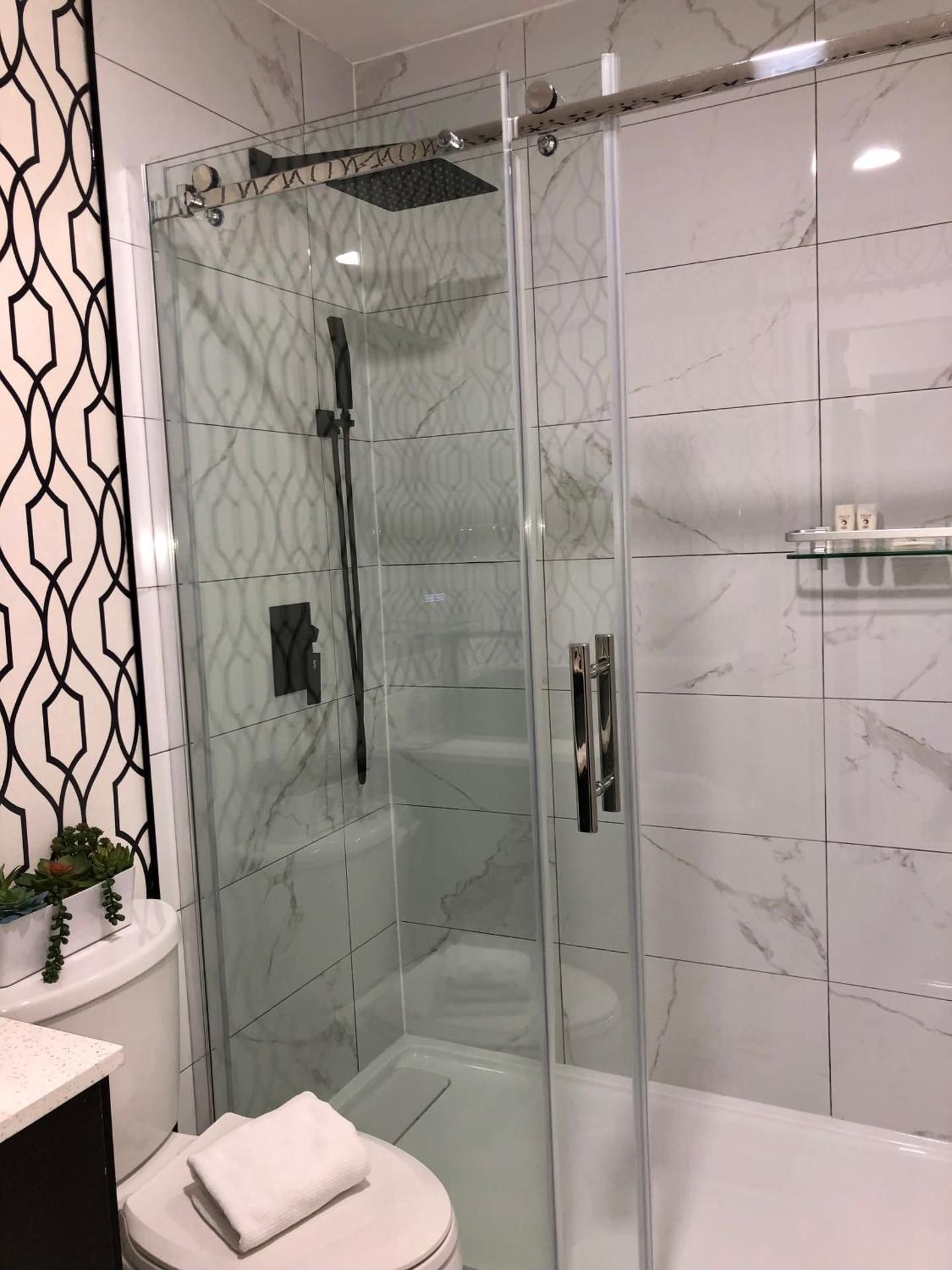 The Spot Queen Room with Two Queen Beds 3