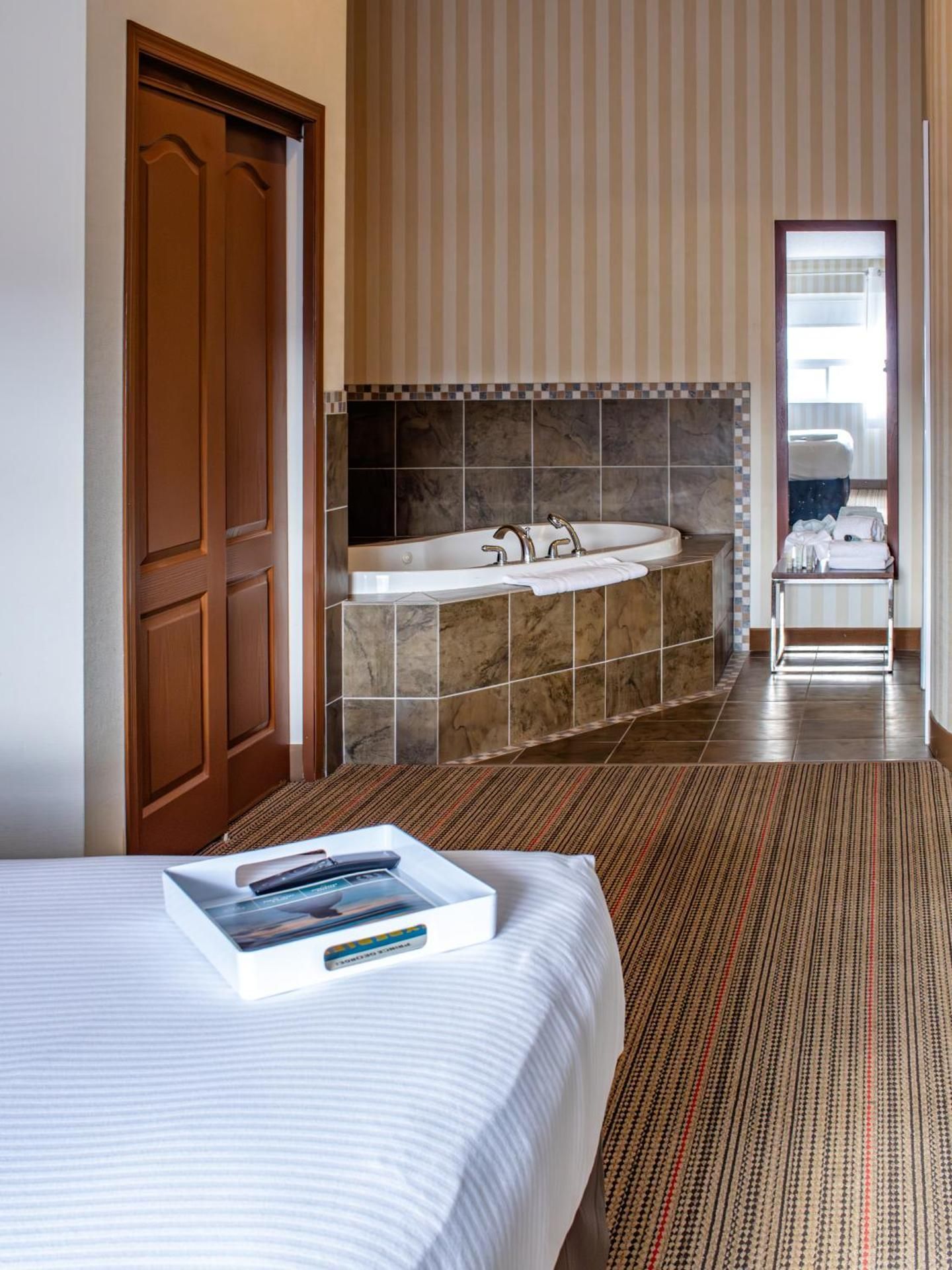 Suite, 1 King, Alternate bed: sofa bed