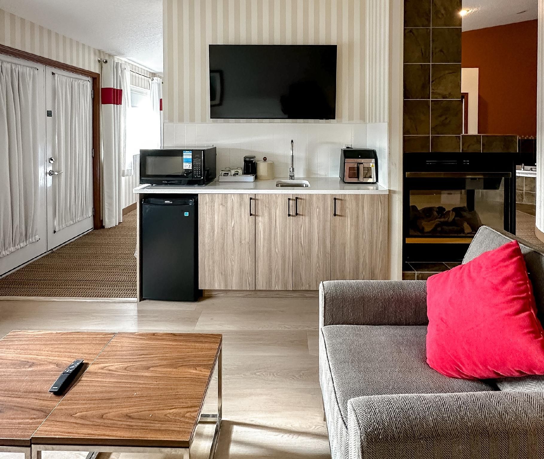King Suite With Balcony and Mini Kitchenette