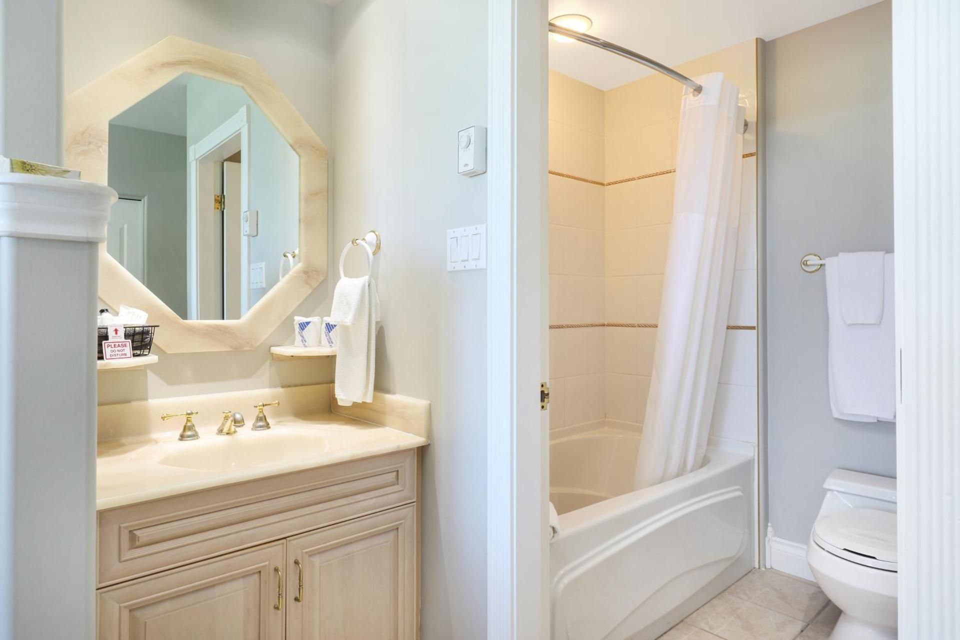 Crown Isle Resort and Golf Community King Room 2