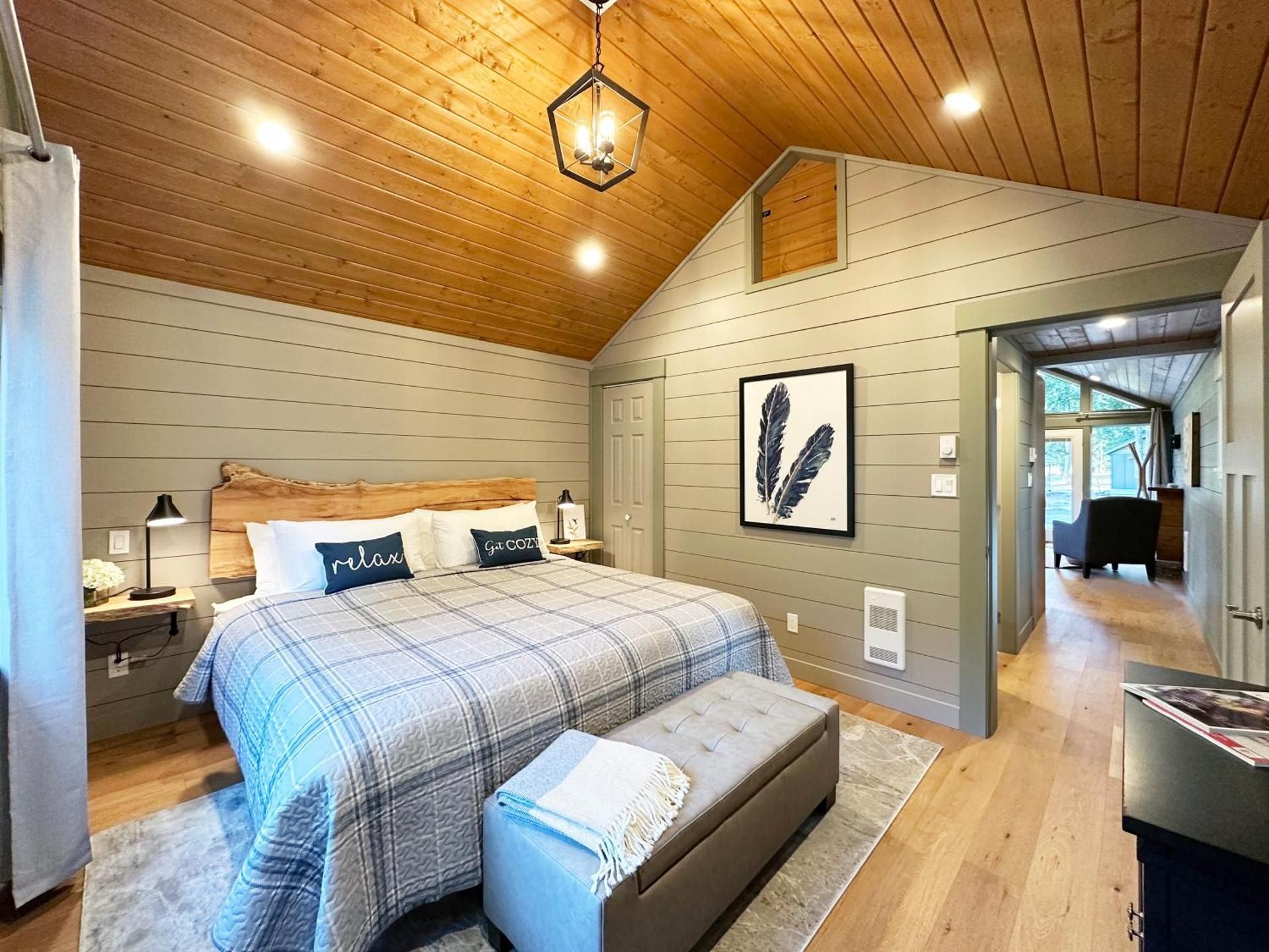 Crown Isle Resort and Golf Community King Suite