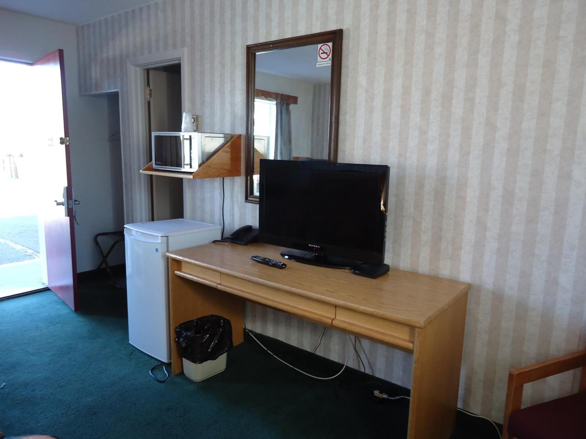 Queen Room - Non-Smoking