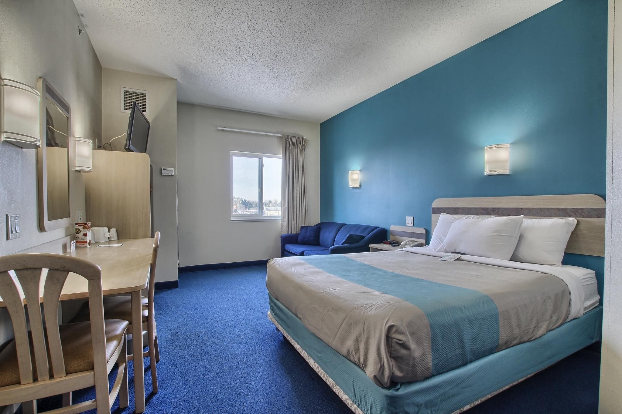 1 QUEEN BED | NON-SMOKING, MICFRIDGE