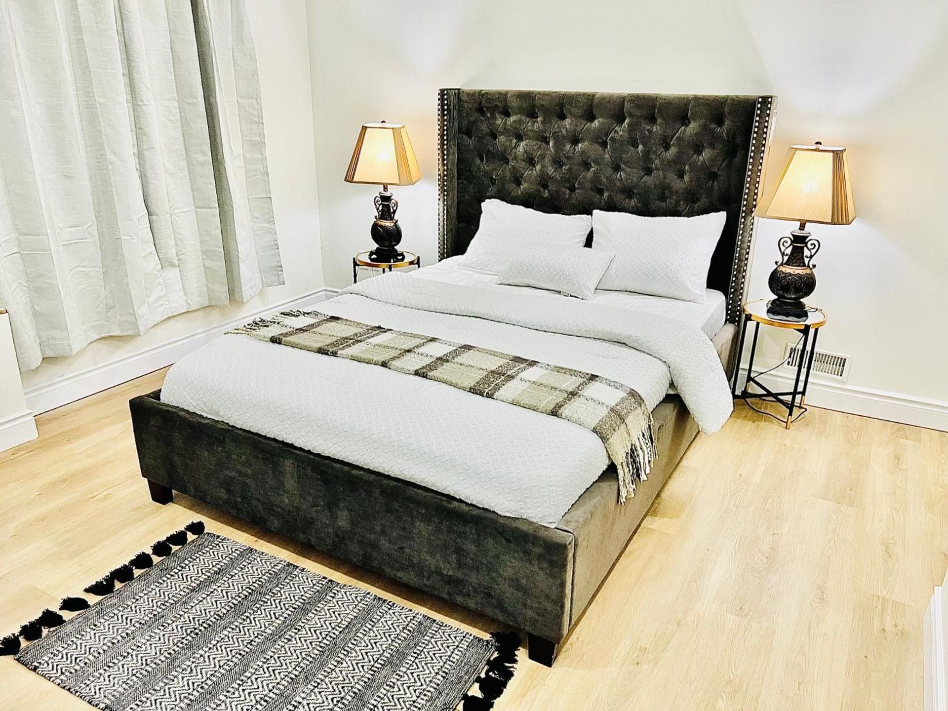 Deluxe Queen Room