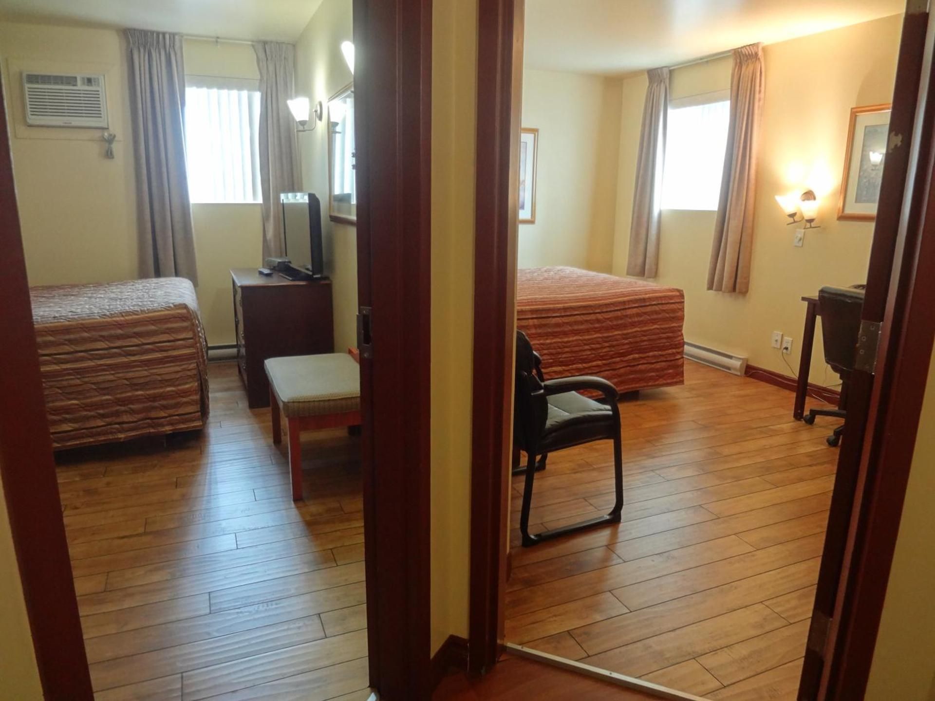 Connecting Room - Basement (6 Adults)