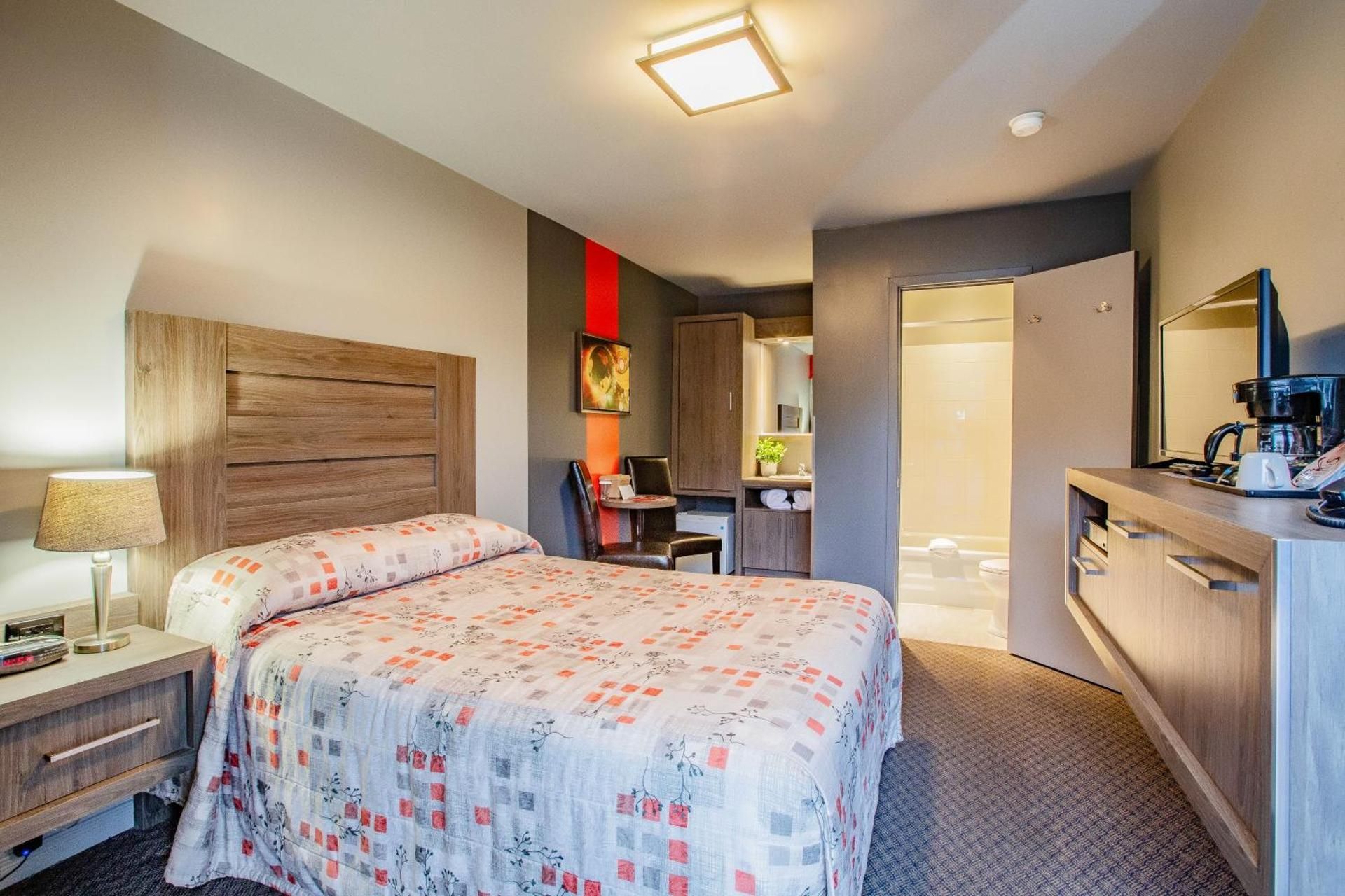 Hotel Motel Le Chateauguay Double Bed