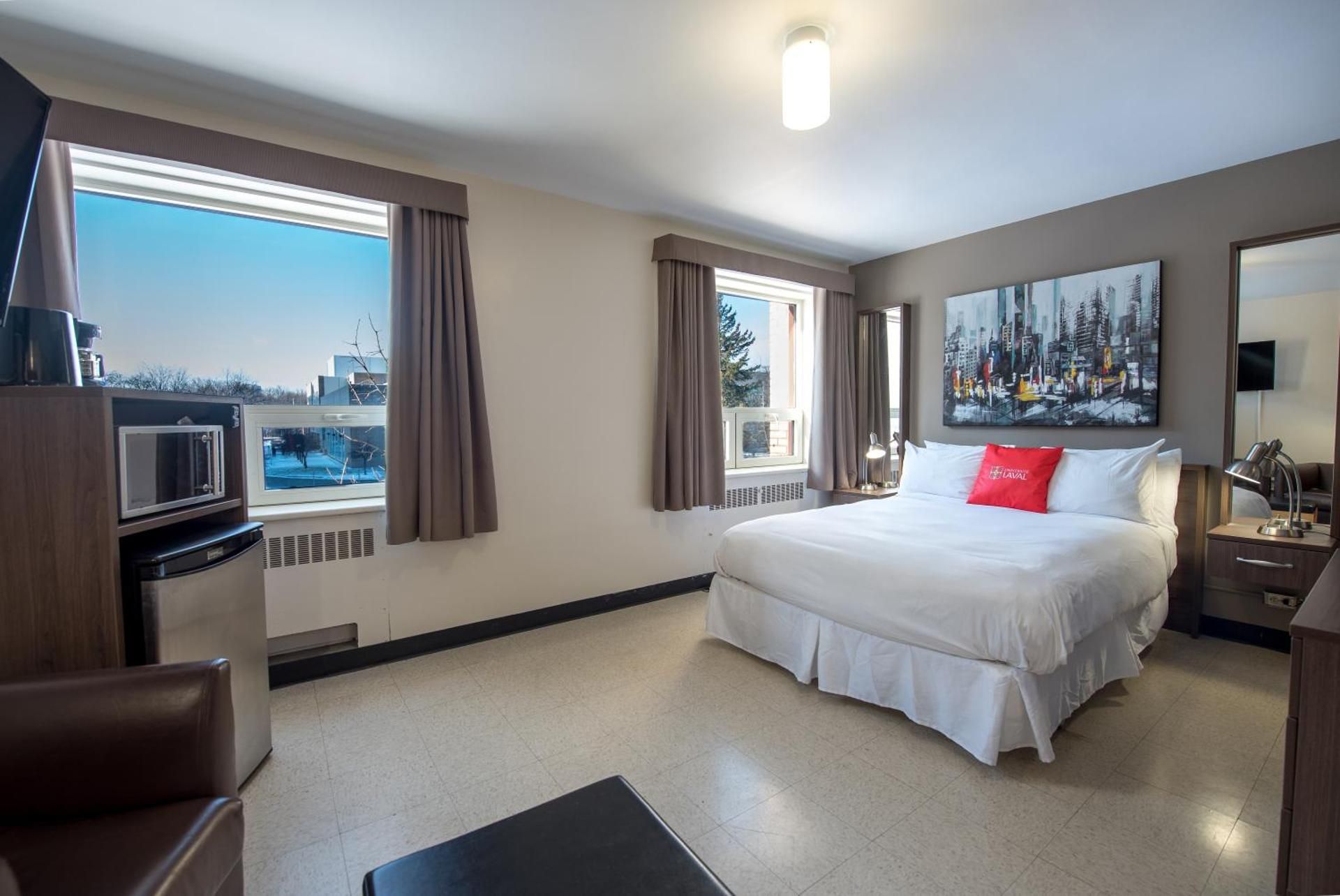 Residences Université Laval - Campus Accommodation Single Room with Bathroom 2