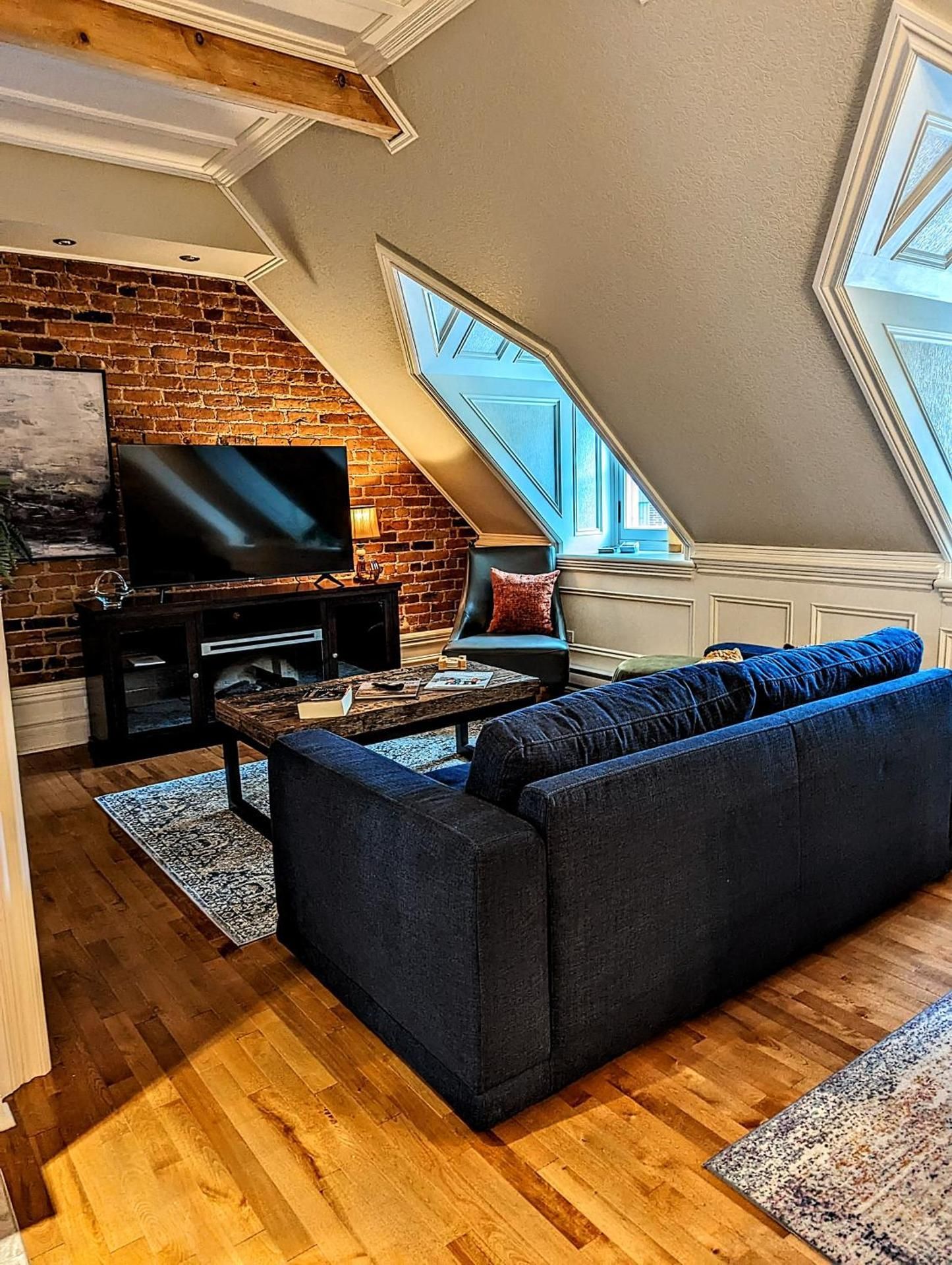 shared lounge/tv area