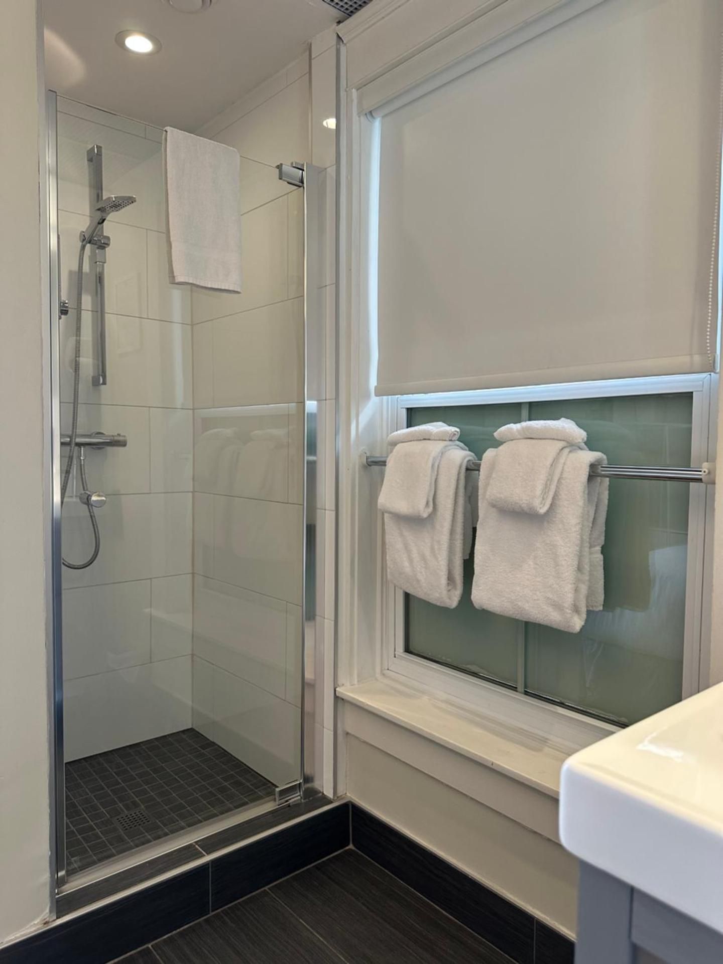 Auberge aux Deux Lions Standard Queen Room 3