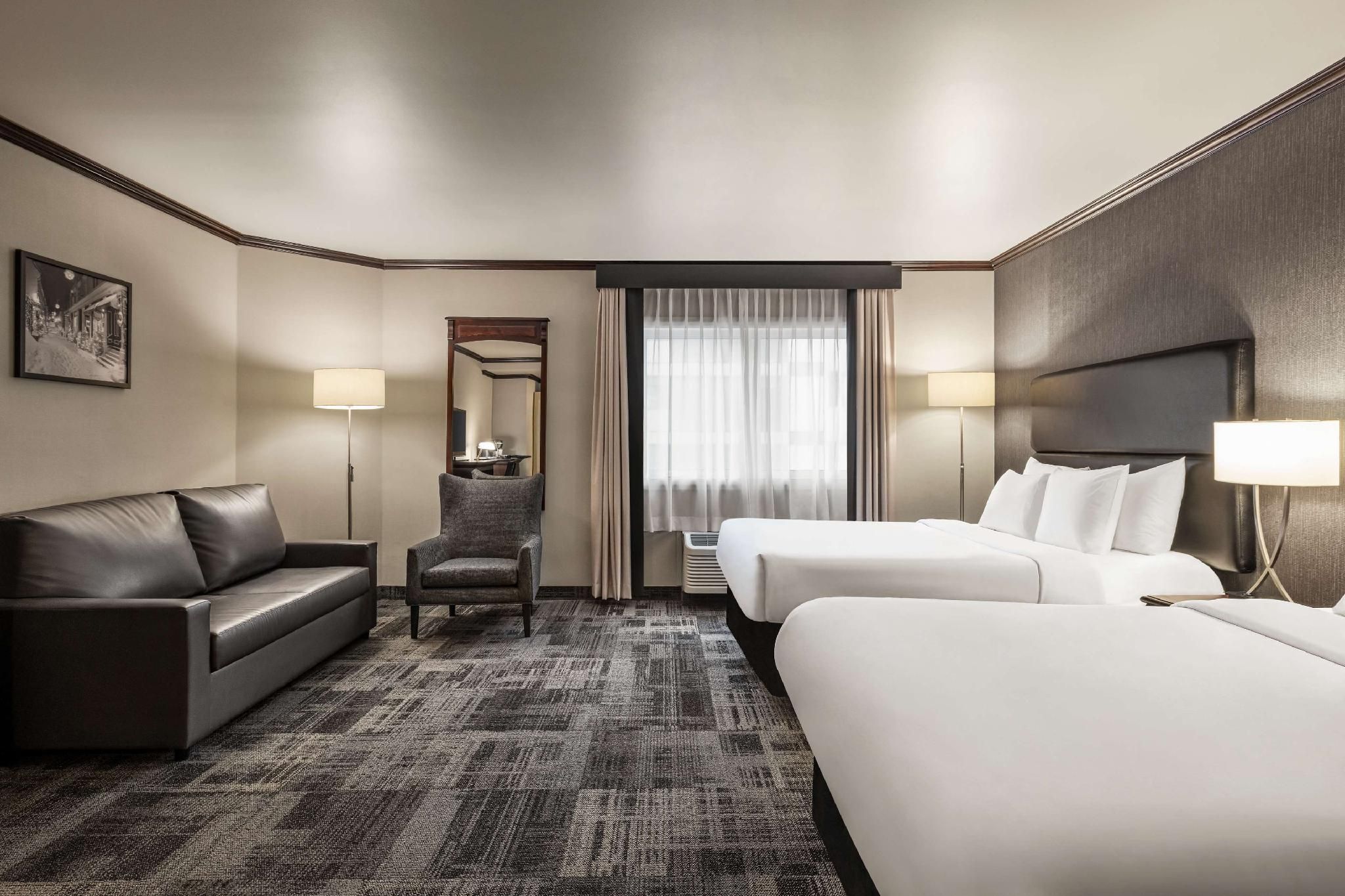 2 Queen Beds, Nonsmoking, Larger Room, Business Room, Sofabed
