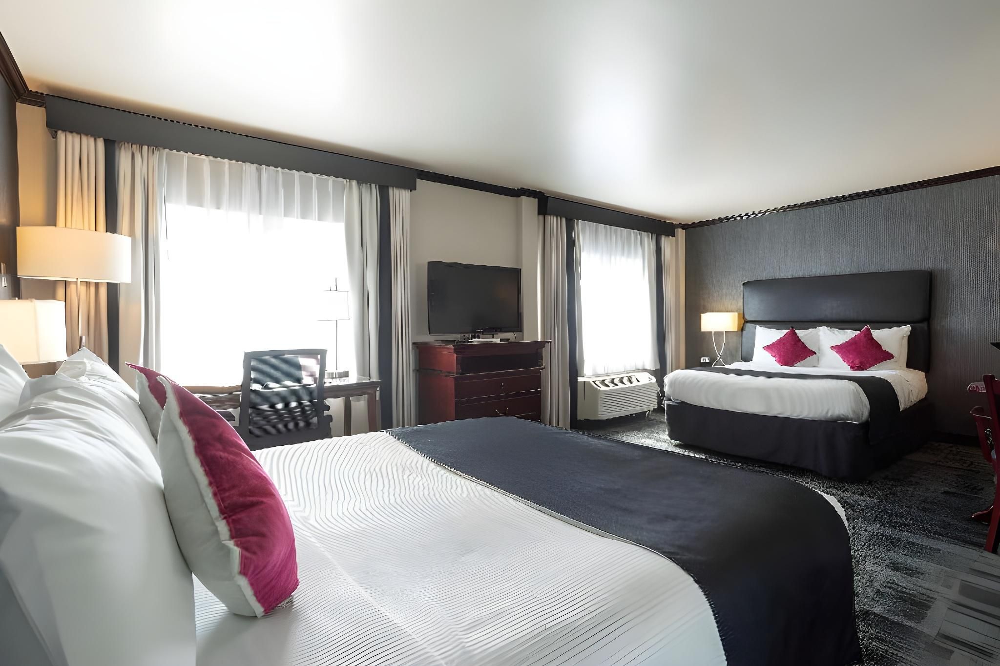 2 Queen Beds, Nonsmoking, Larger Room, Business Room, Sofabed