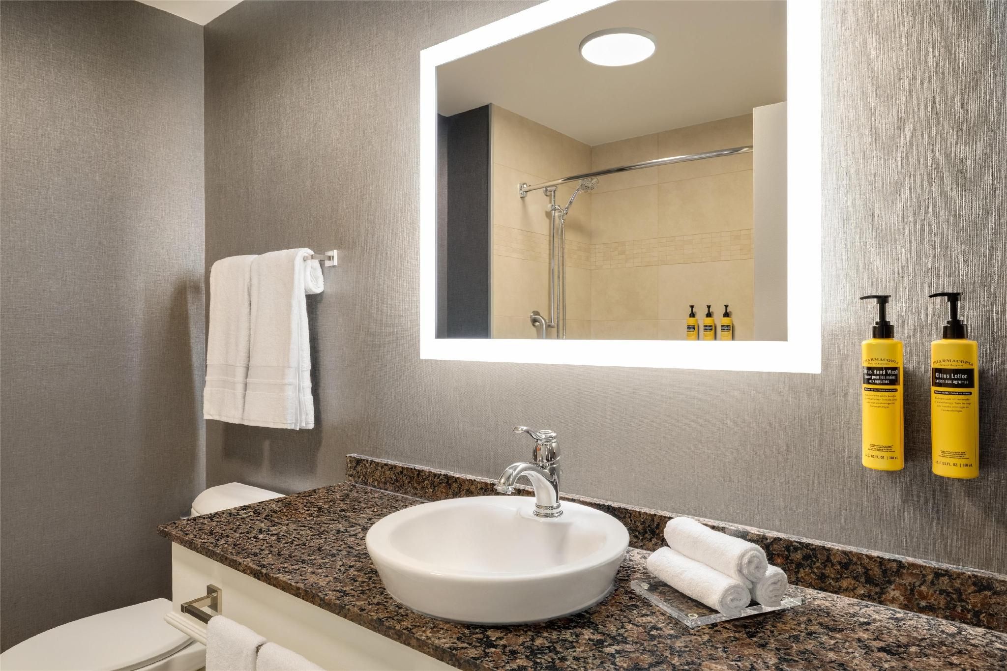 2 Queen Beds, Nonsmoking, Business Room, Upper Floor