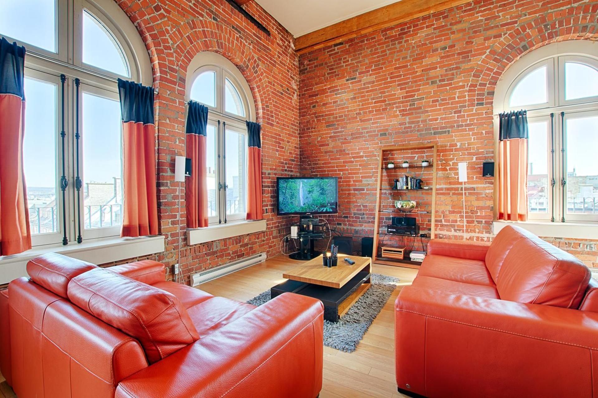 shared lounge/tv area