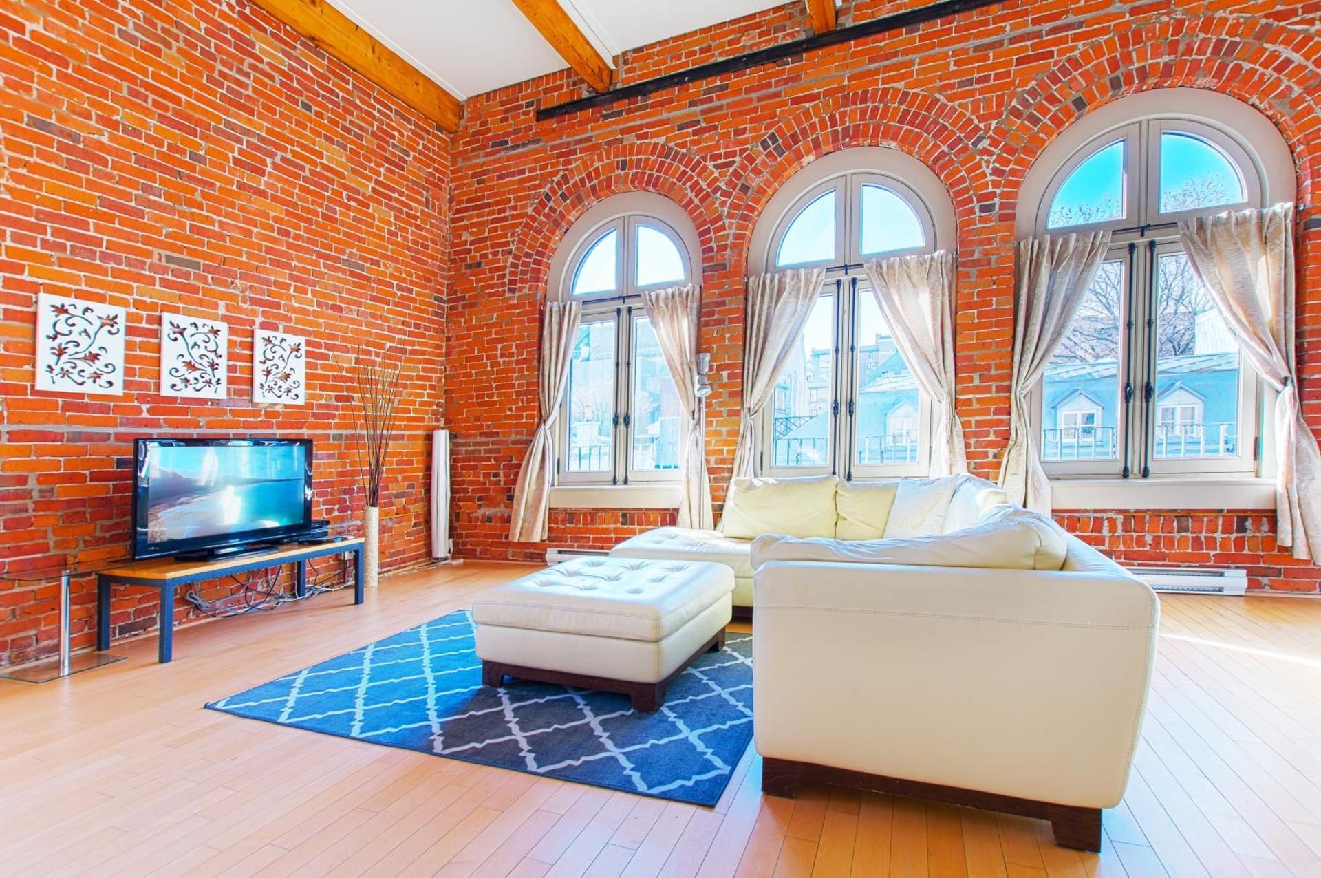 shared lounge/tv area