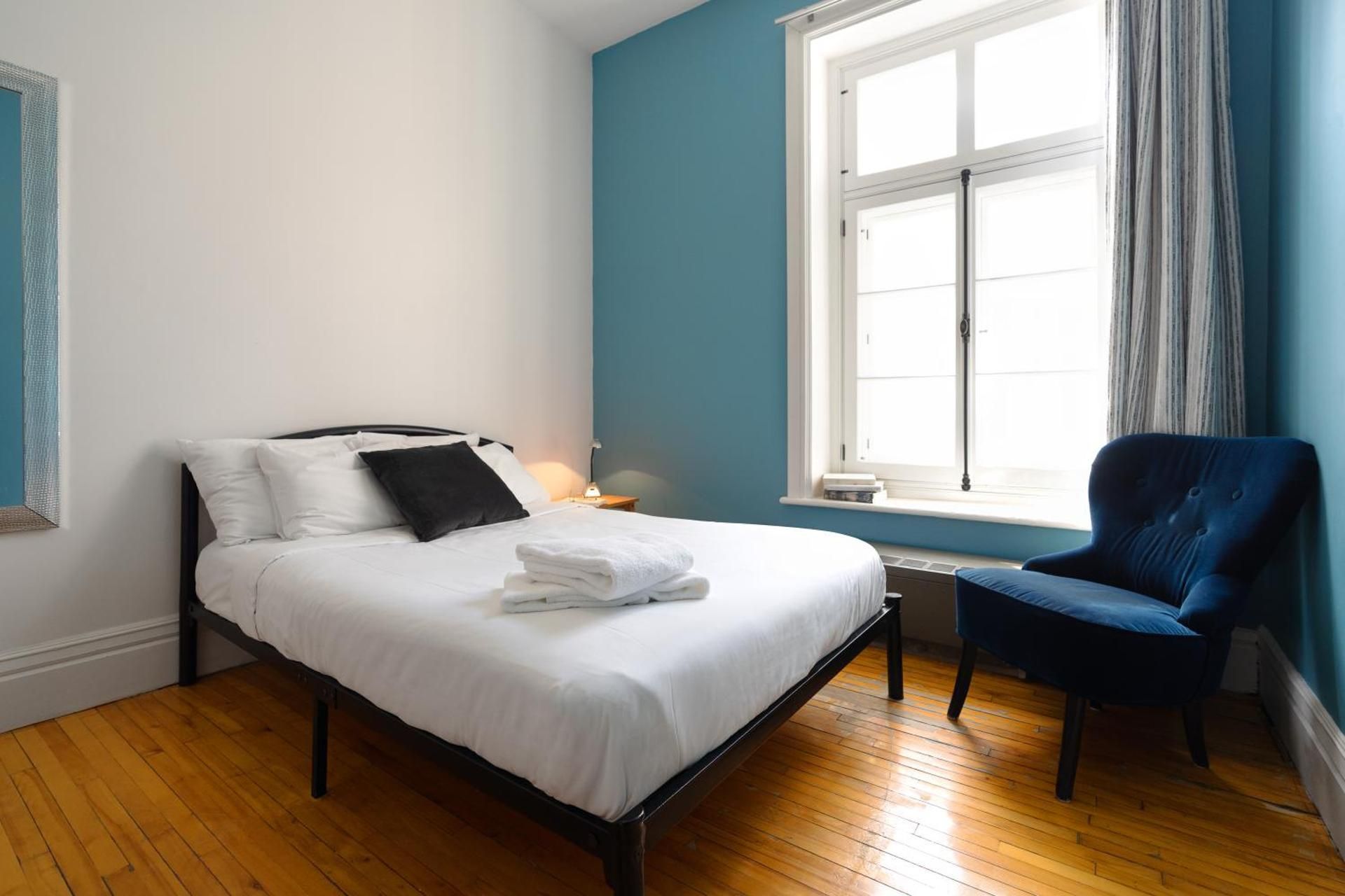 Auberge Internationale de Quebec Double Room with Shared Bathroom