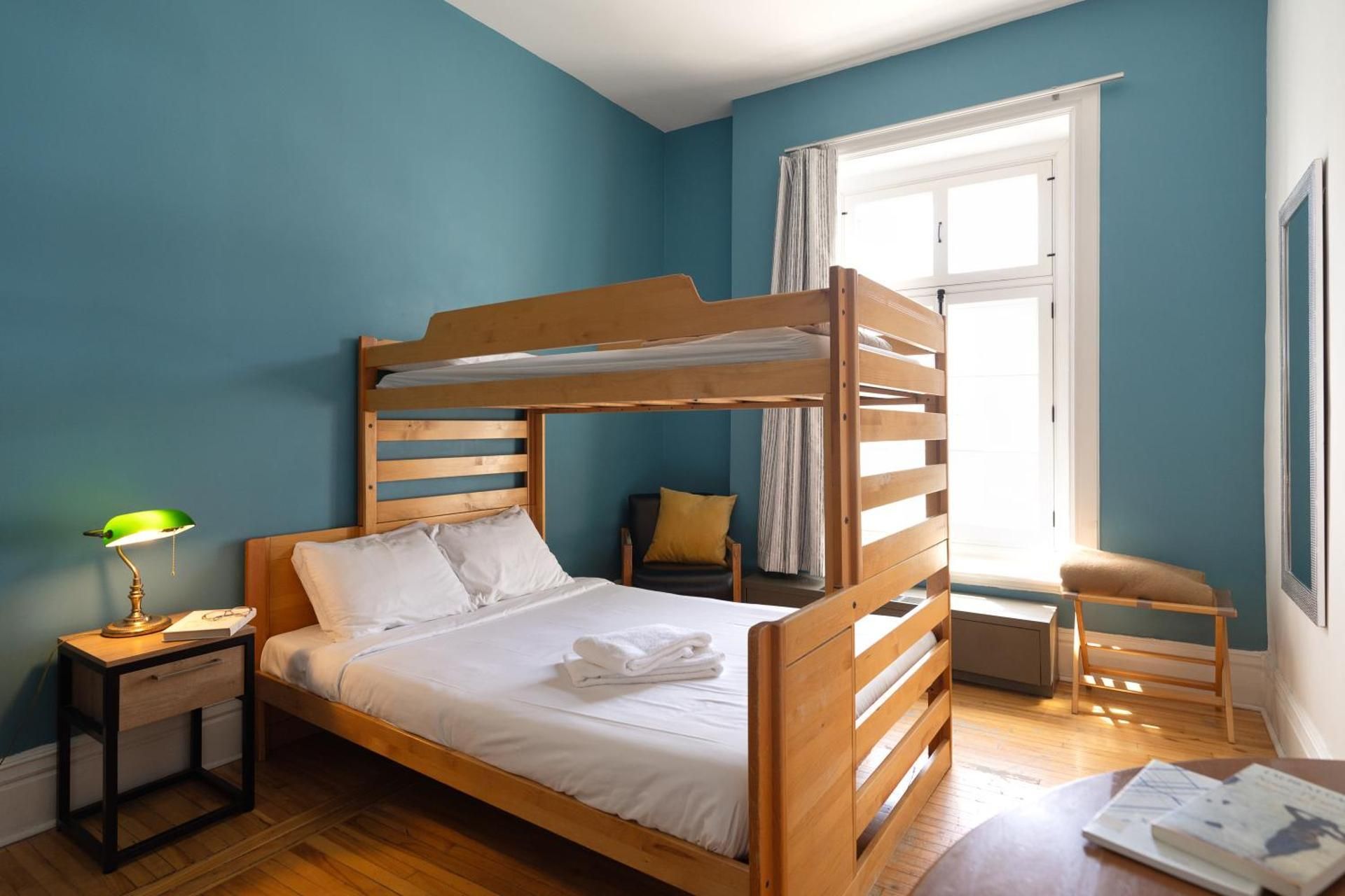 Auberge Internationale de Quebec Basic Triple Room with Shared Bathroom