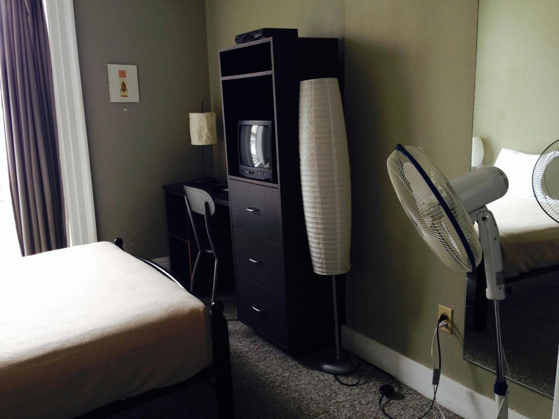 Room with Double Bed with Shower and Shared Restroom