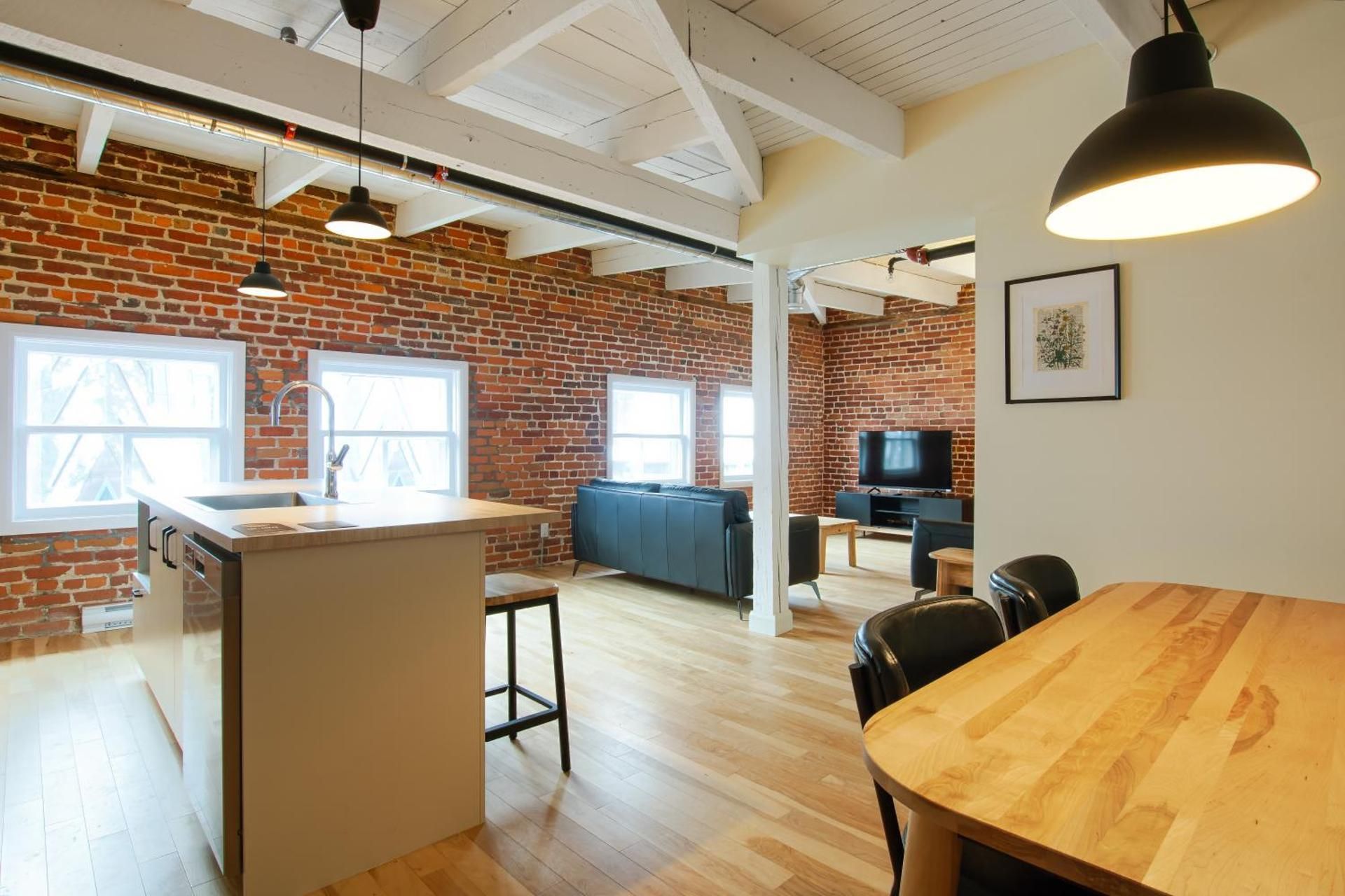 shared lounge/tv area