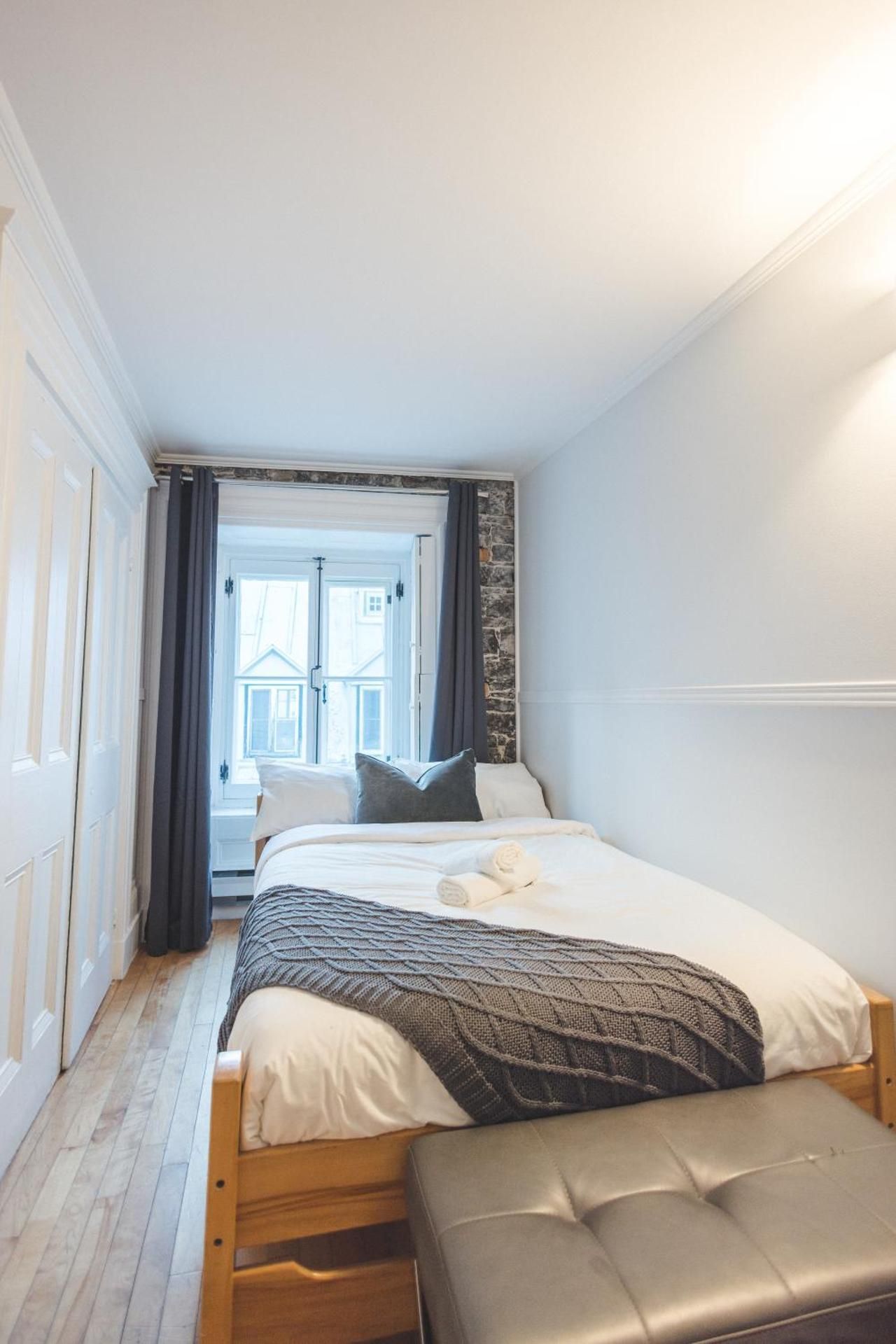 Double Room with Shared Bathroom (203)