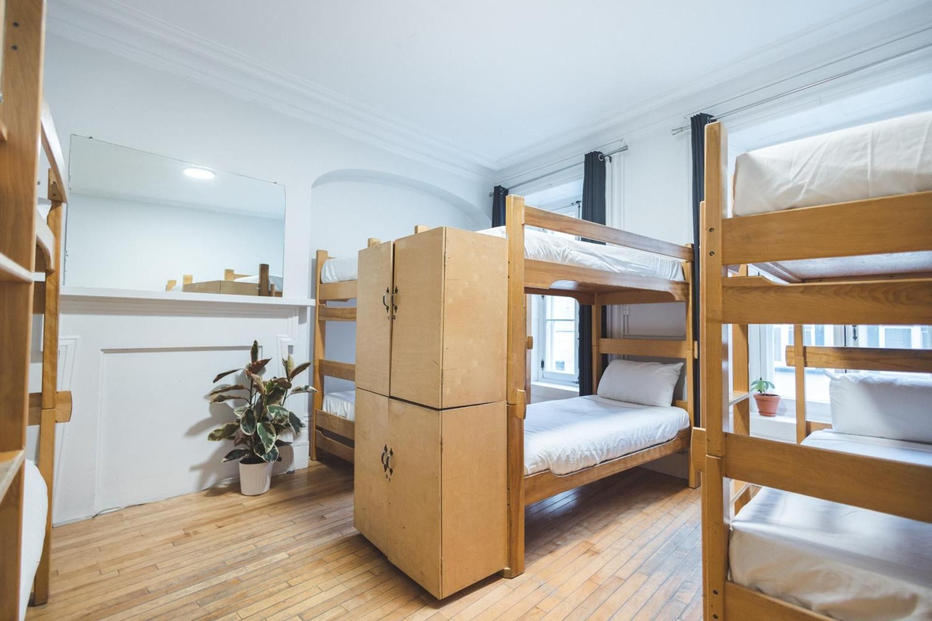 Bed in 8-Bed Mixed Dormitory Room (103)