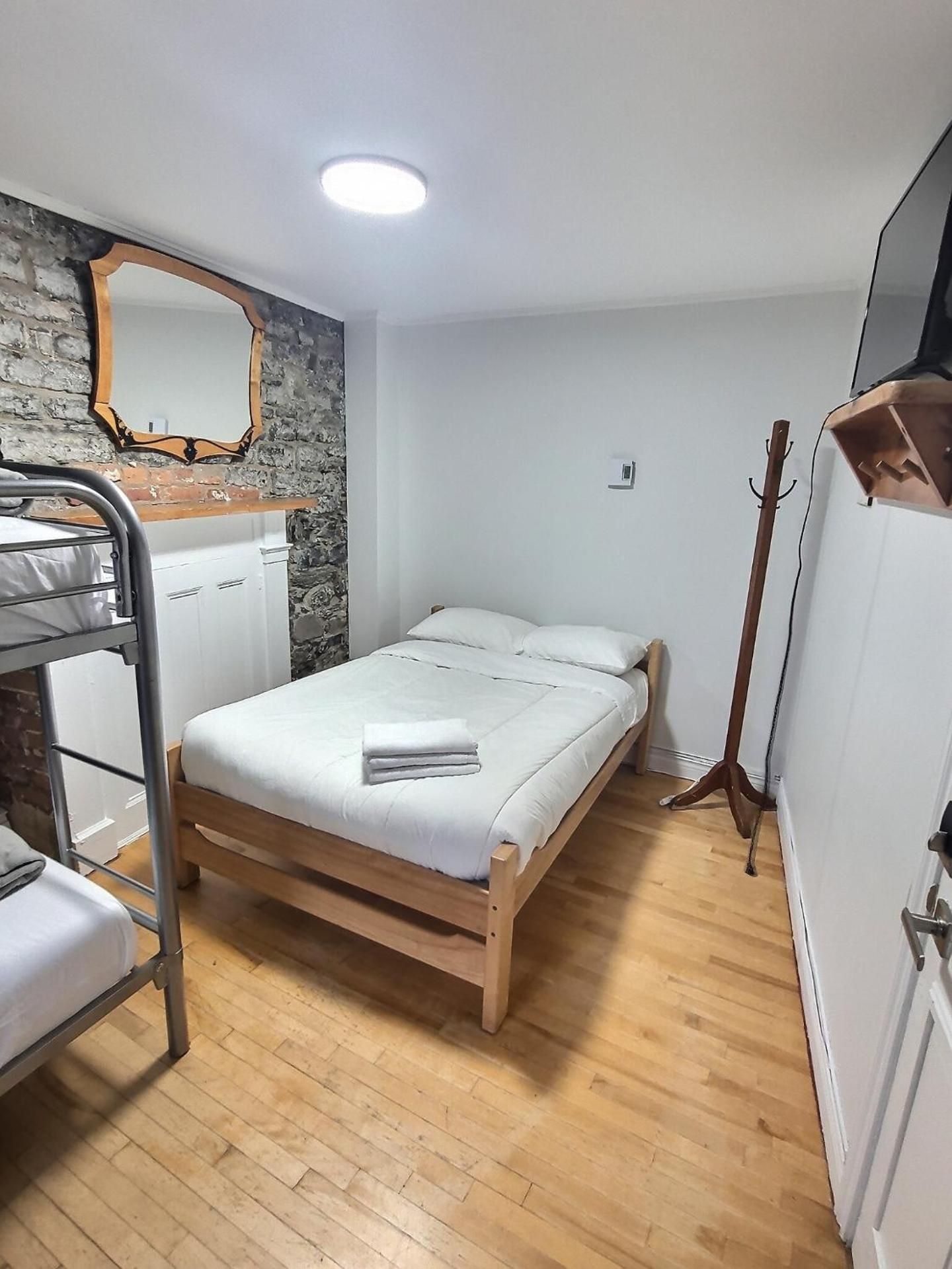 Auberge de la Paix Family Suite with Shared Bathroom (202) 2