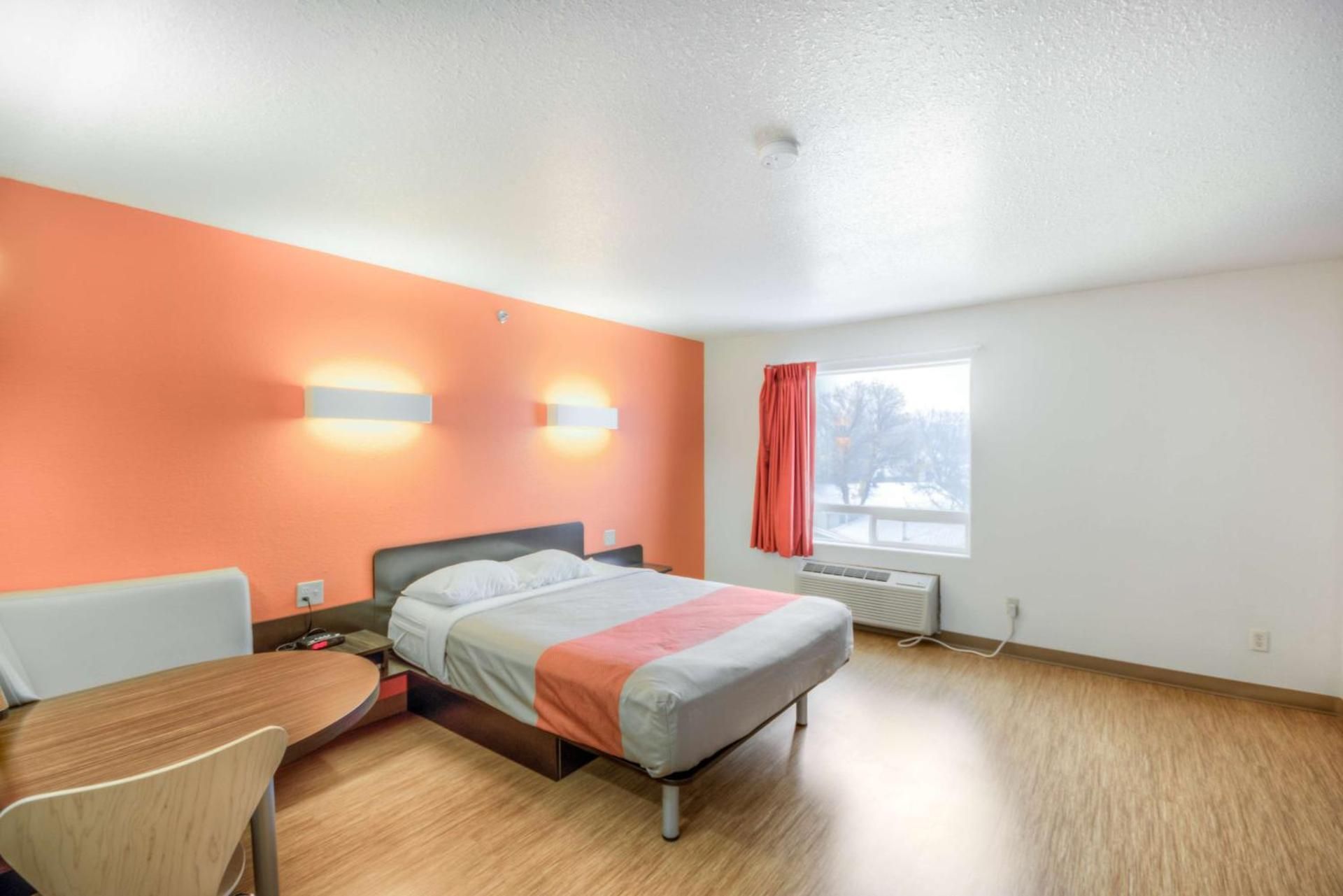 King Room - Disability Access - Non-Smoking