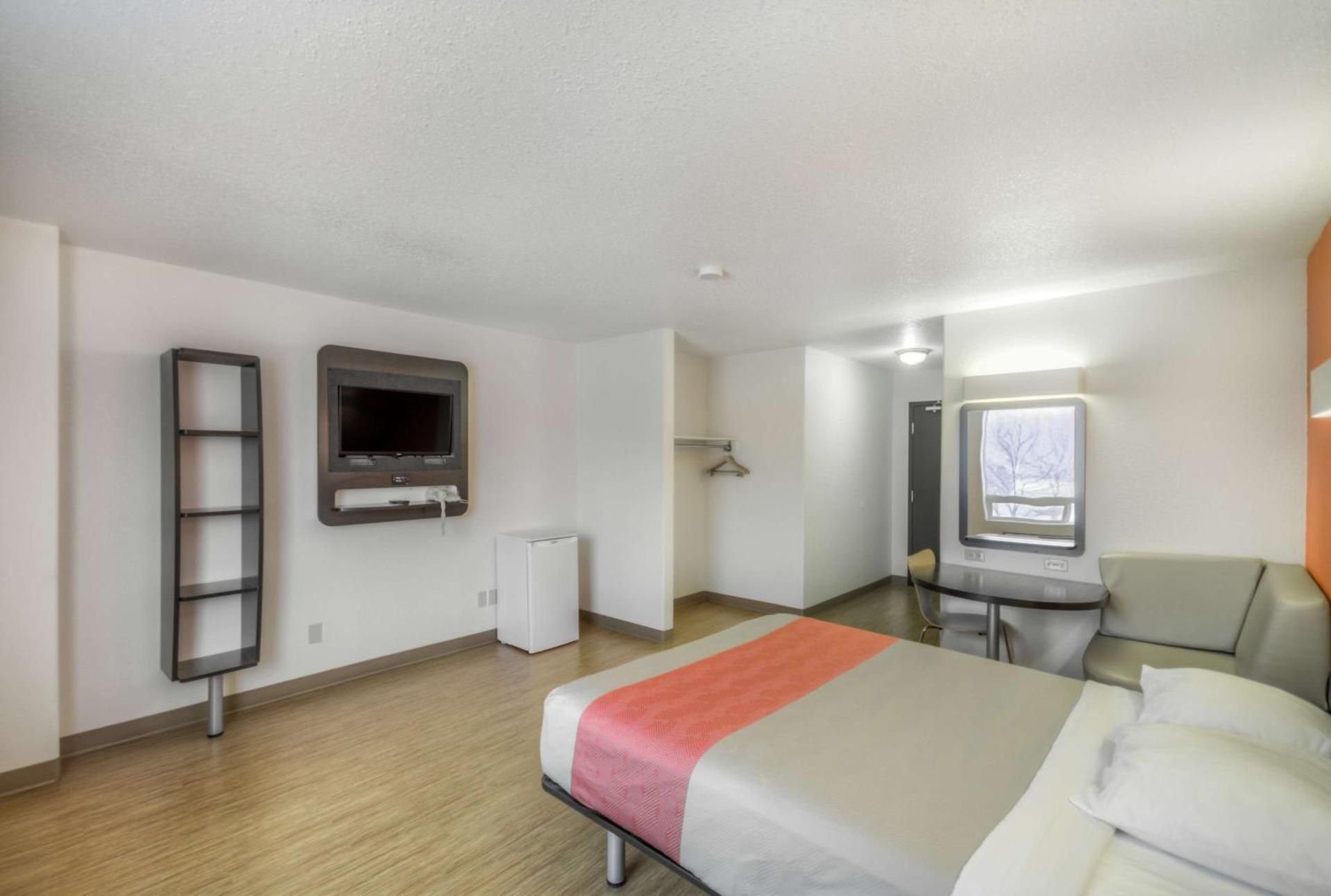 King Room - Disability Access - Non-Smoking