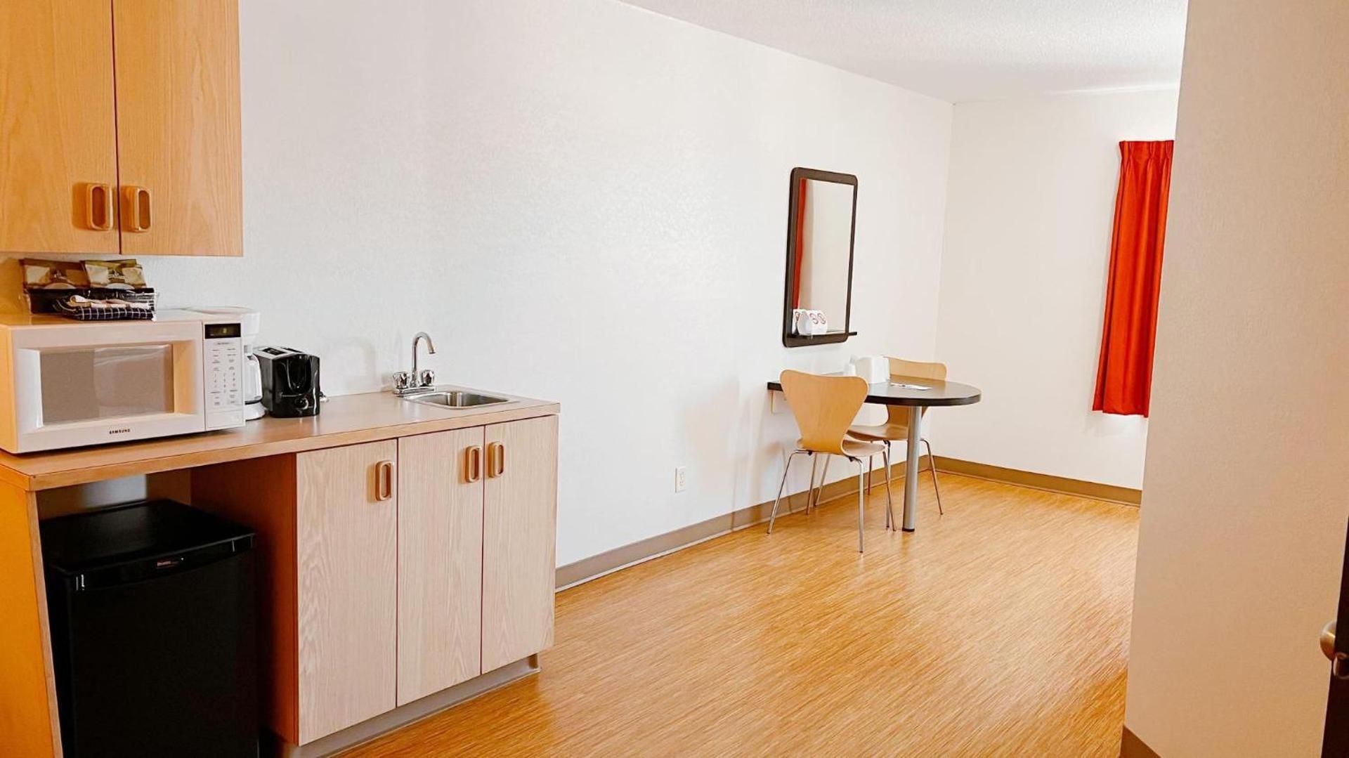 King Suite with Spa Bath - Non-Smoking