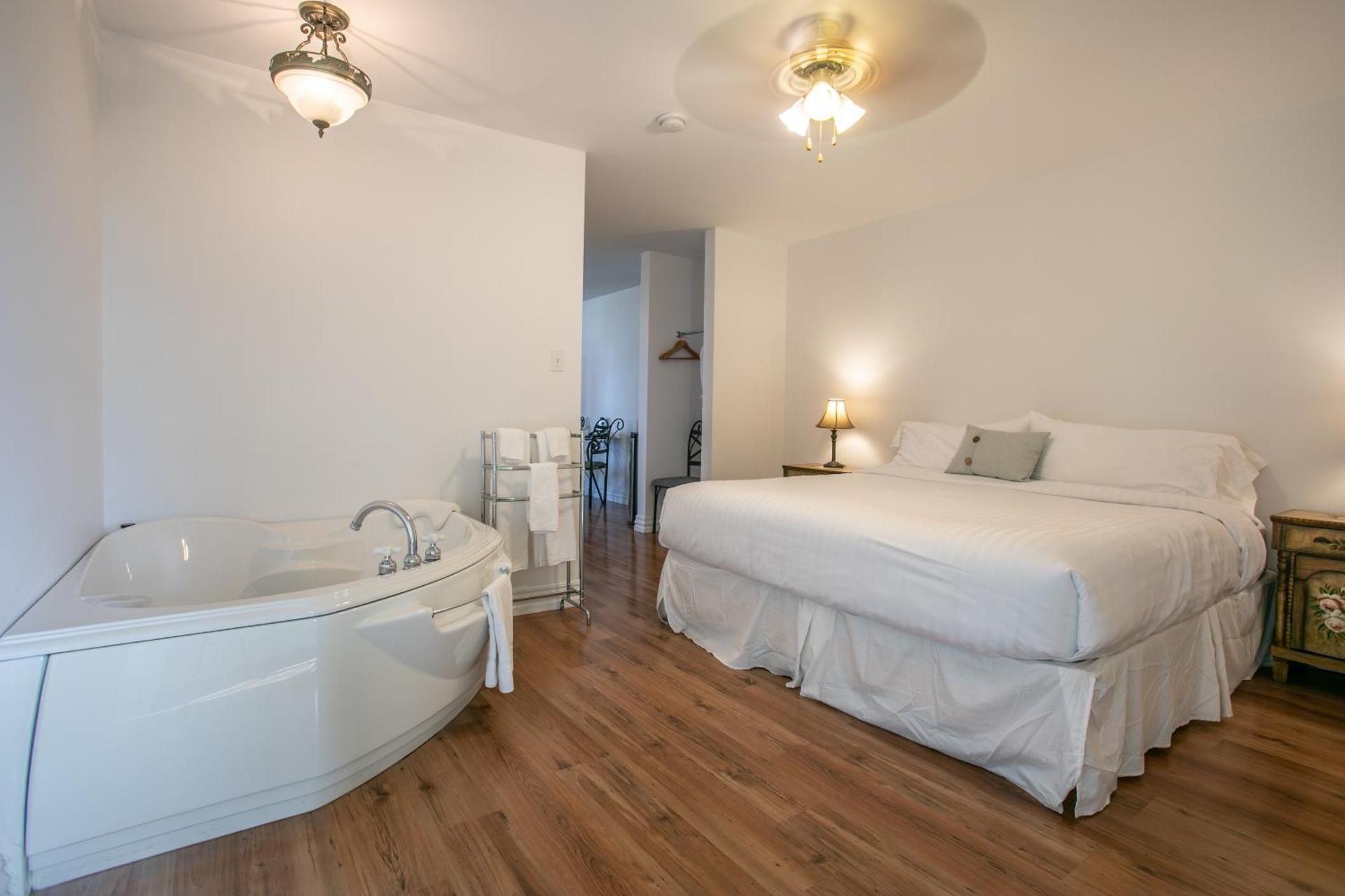 King Suite with Spa Bath