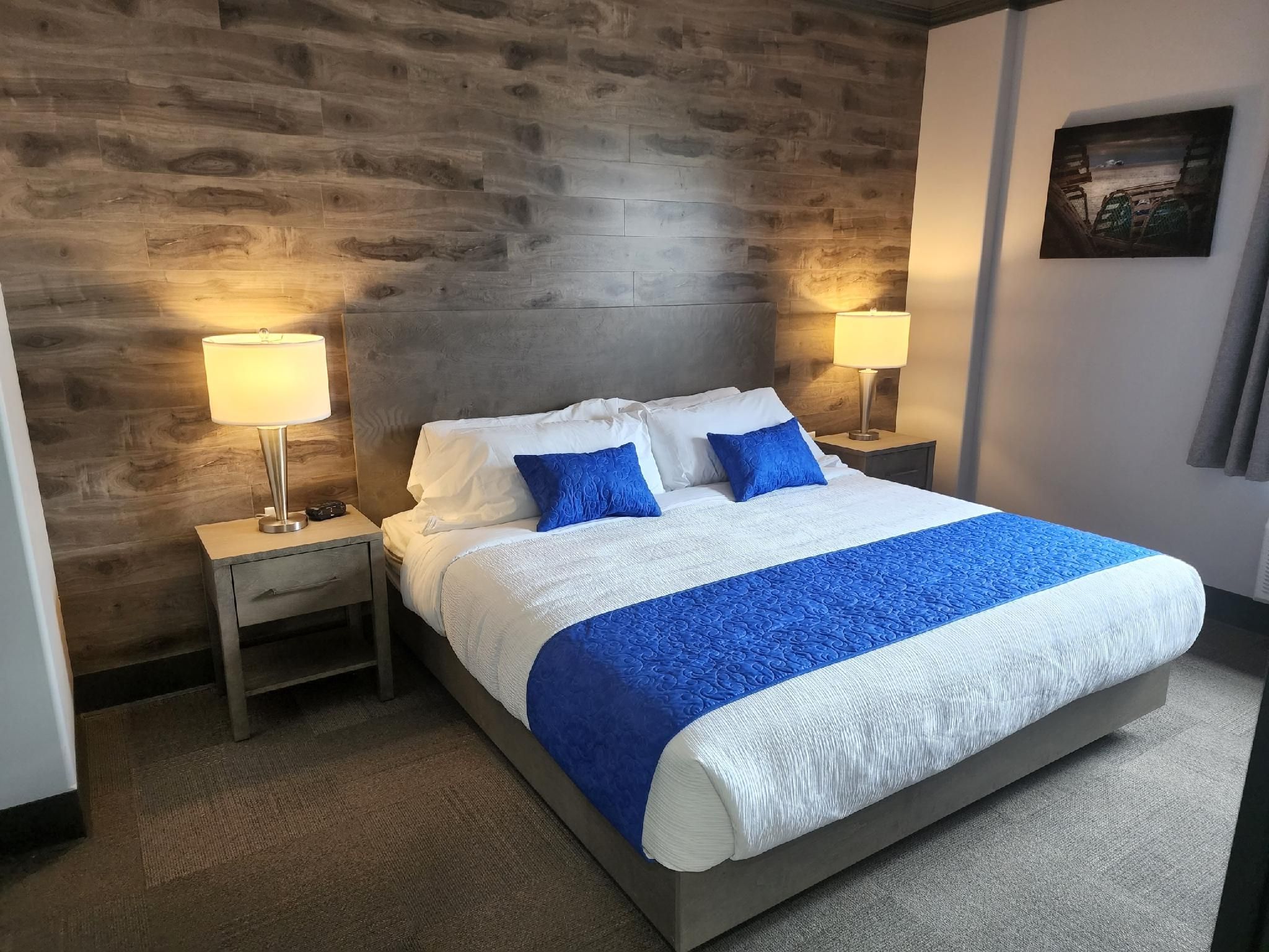 Razoolies Inn King-Luxury-Private Bathroom