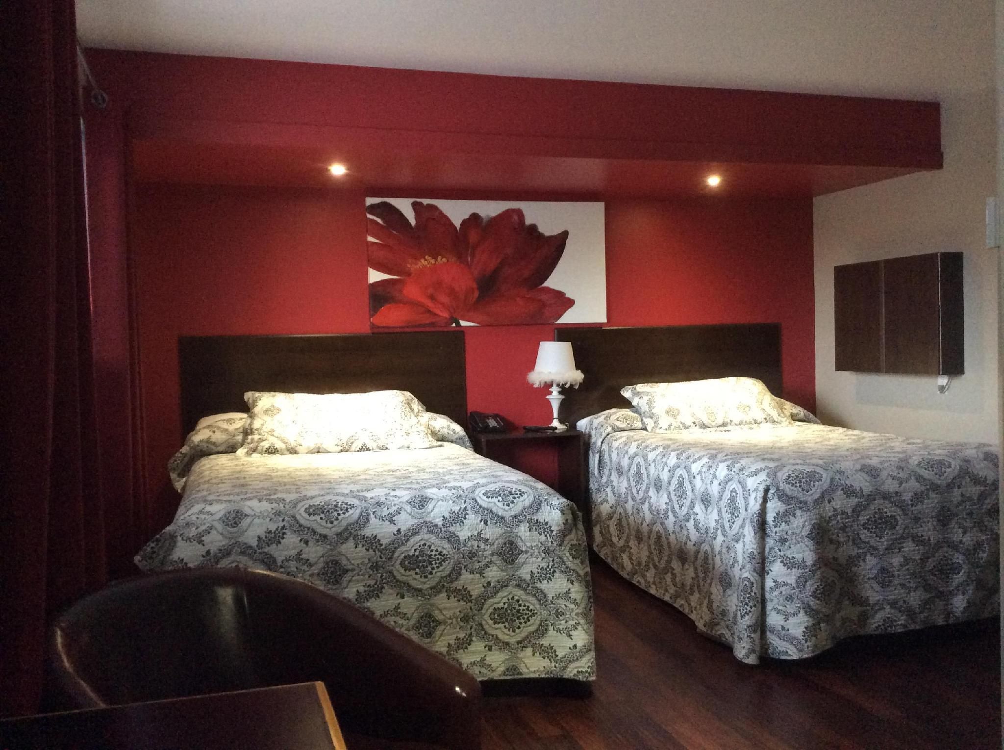 Double or Twin-Deluxe-Ensuite-Street View-Etage