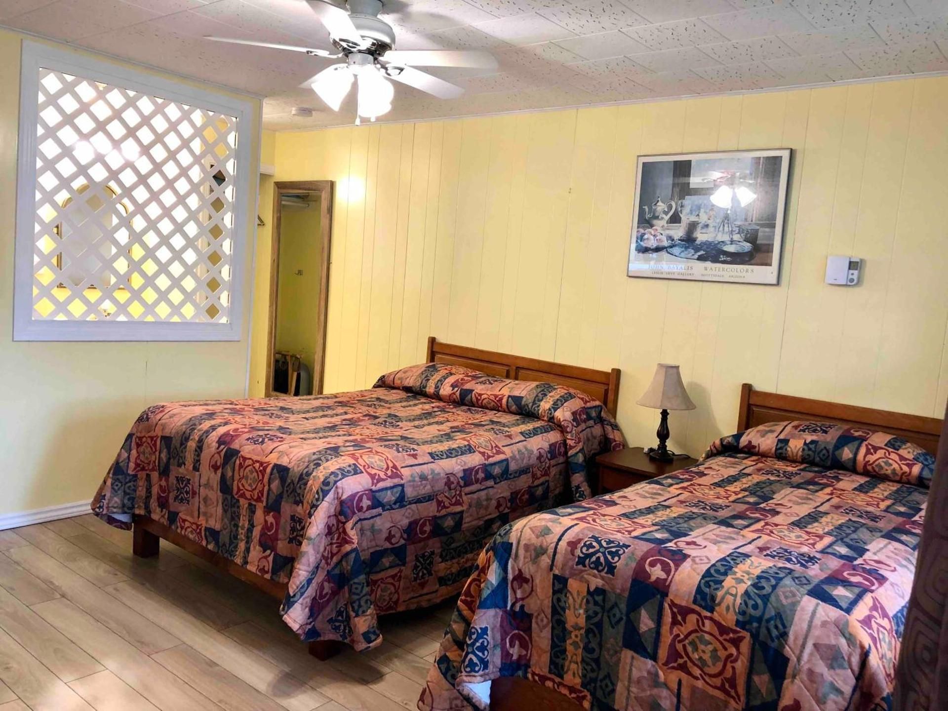 Motel 1 Double 1 Single Room