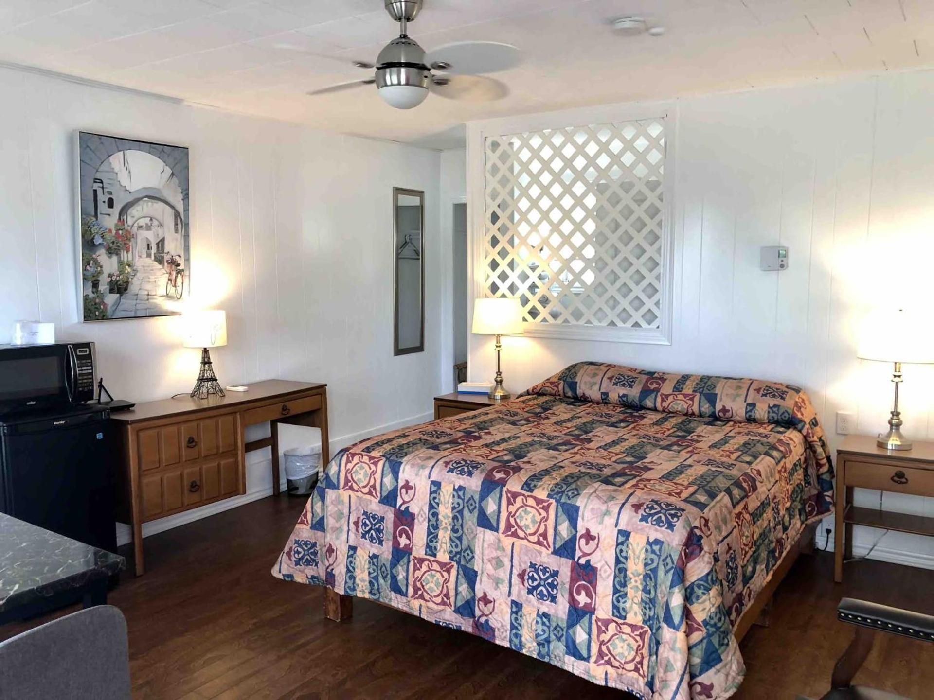 Motel Queen Room