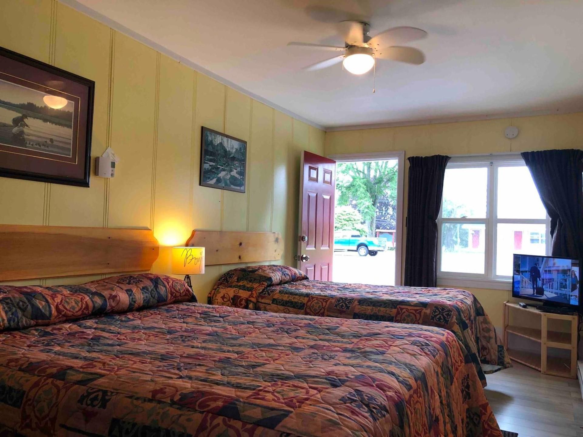 Motel 1 Double 1 Single Room