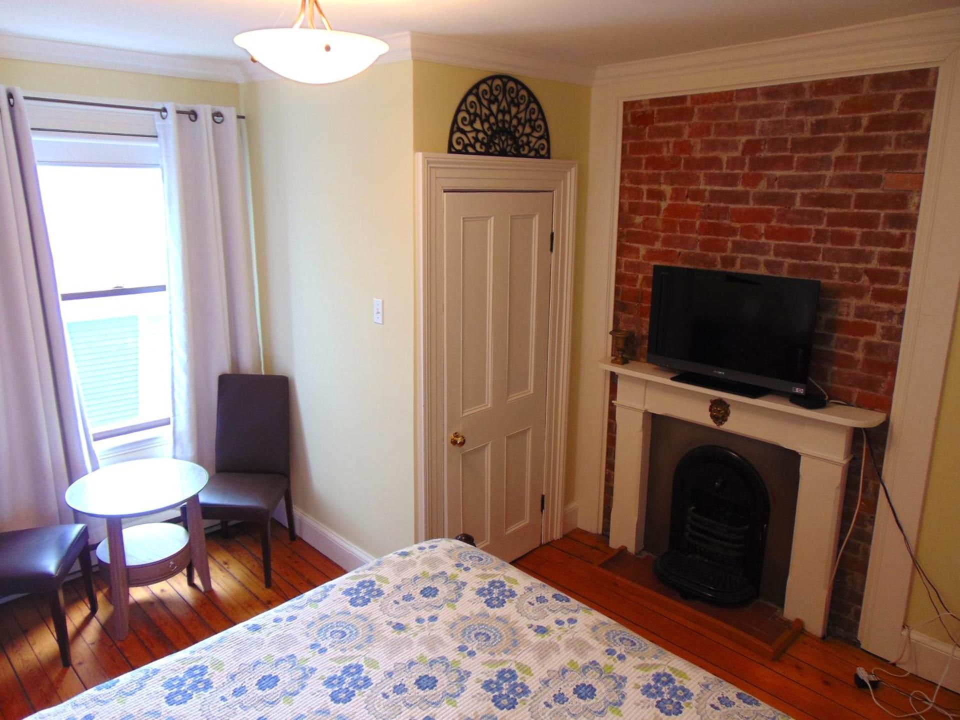 The Signal Hill Room