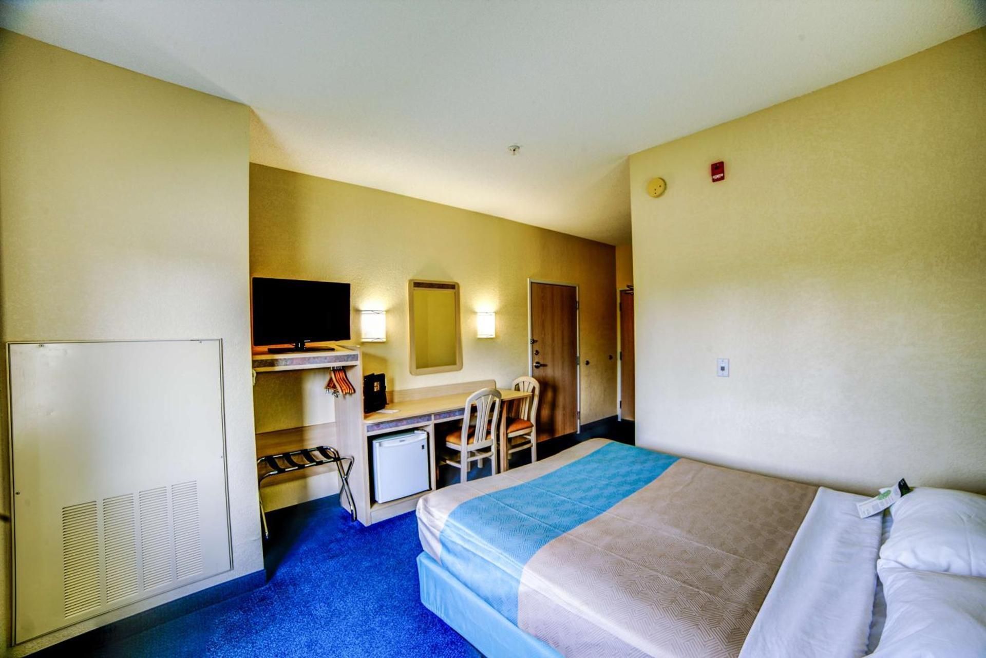 Queen Room - Disability Access - Roll in Shower