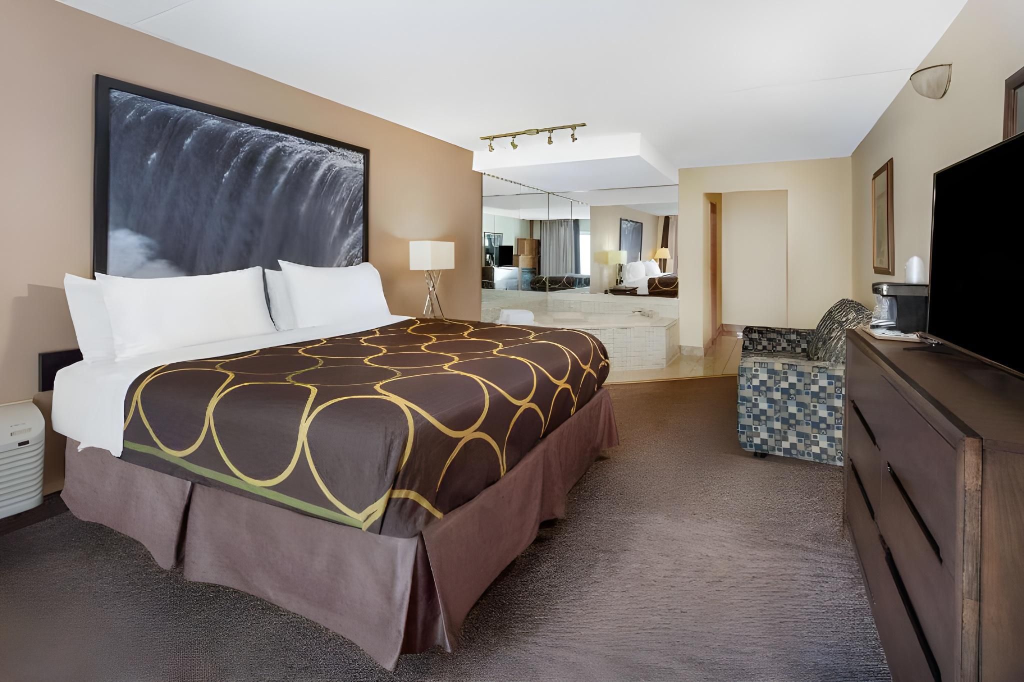 2 Queen Beds, Two-Bedroom, Family Suite, Non-Smoking