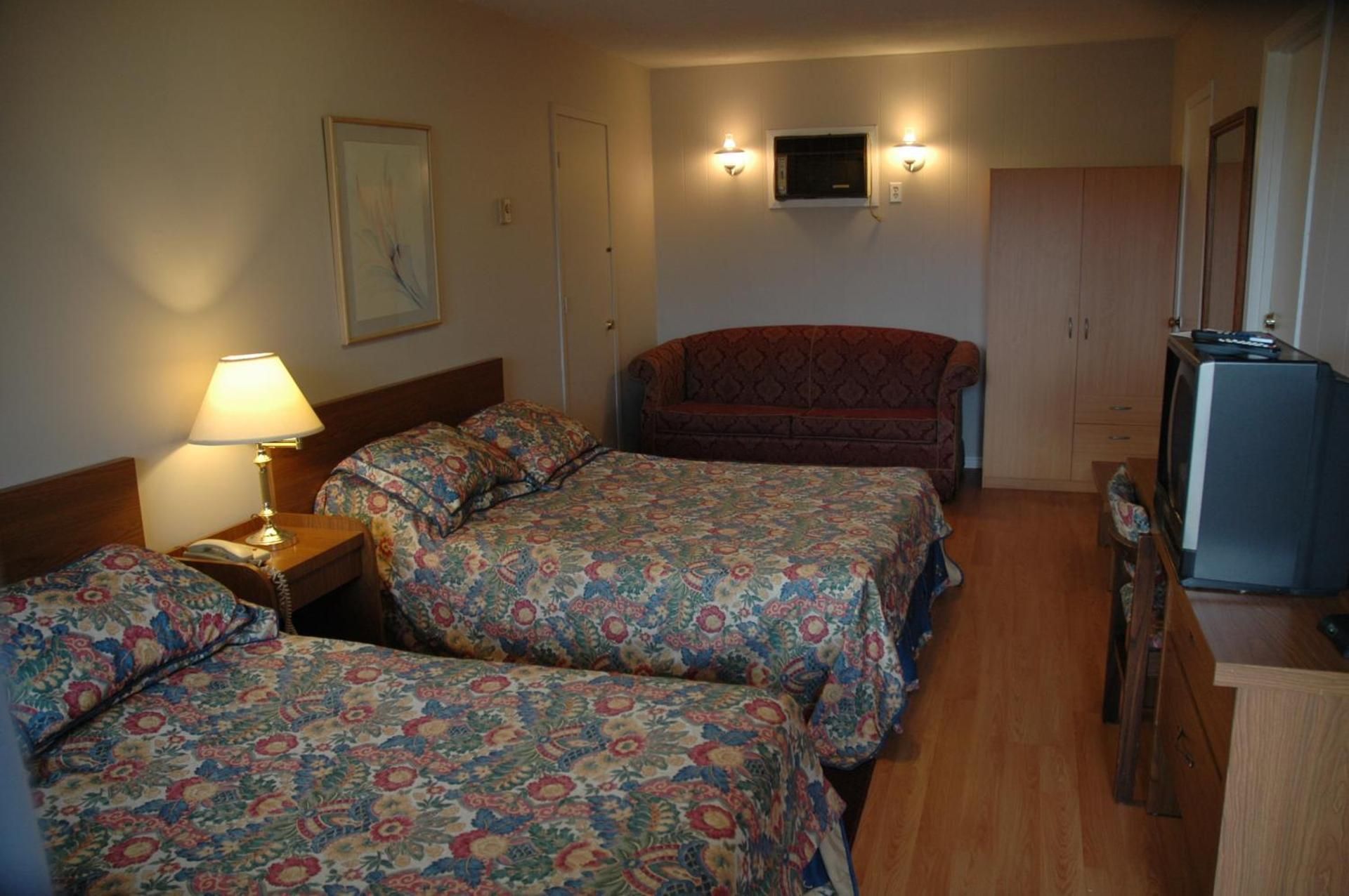 Queen Room with Two Queen Beds with Kitchen