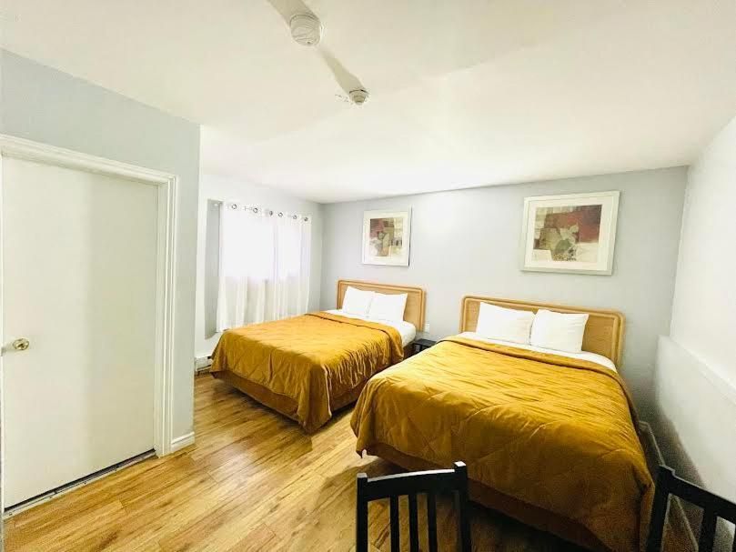 Family Suite with Three Queen Beds - Non-Smoking